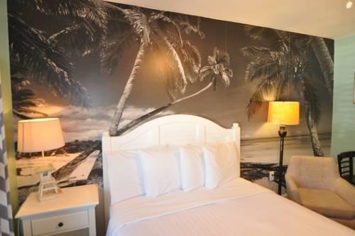 Lido Islander Inn And Suites  Sarasota in Sarasota FL 77