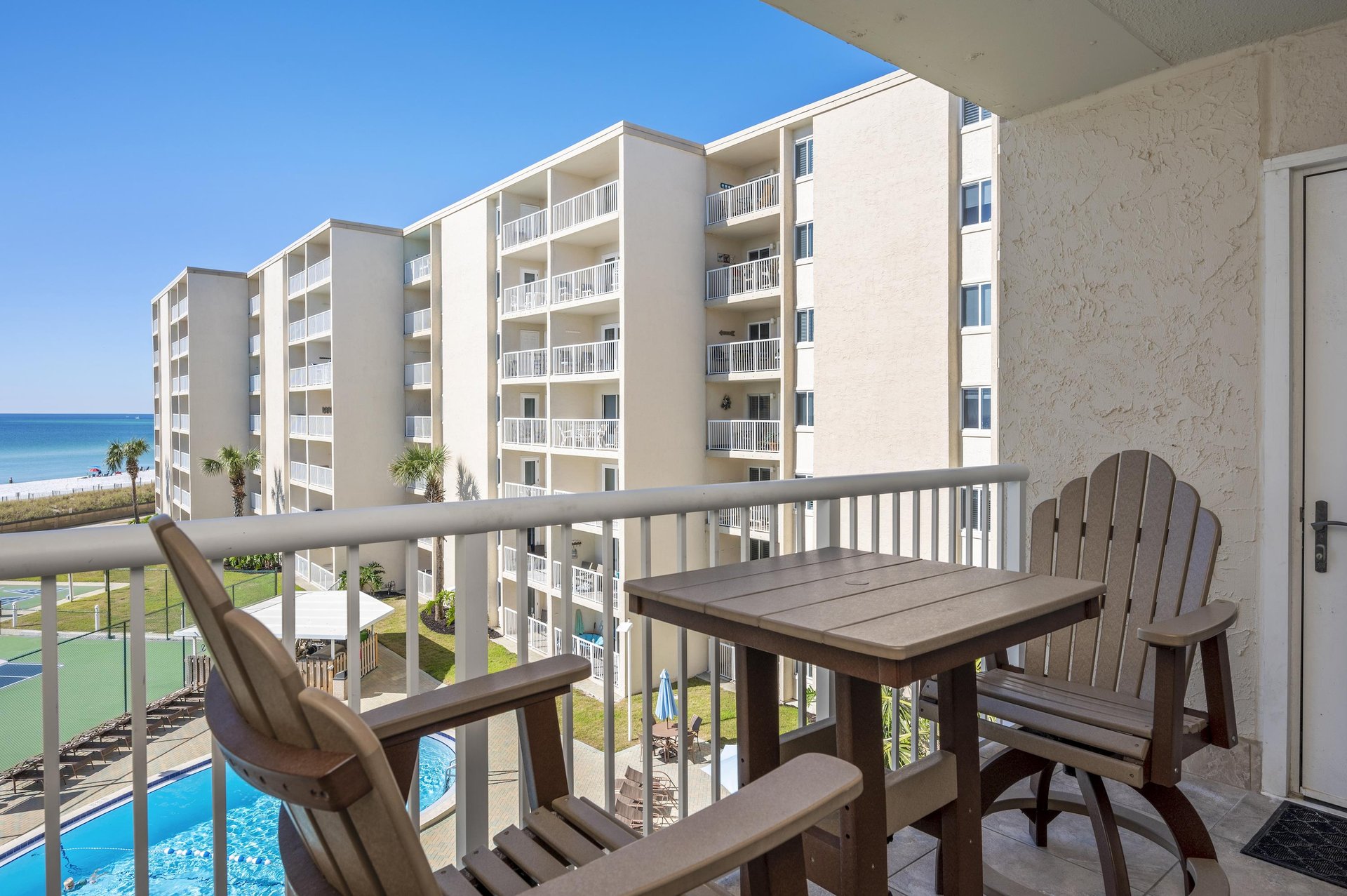 Holiday Surf and Racquet Unit 415 30