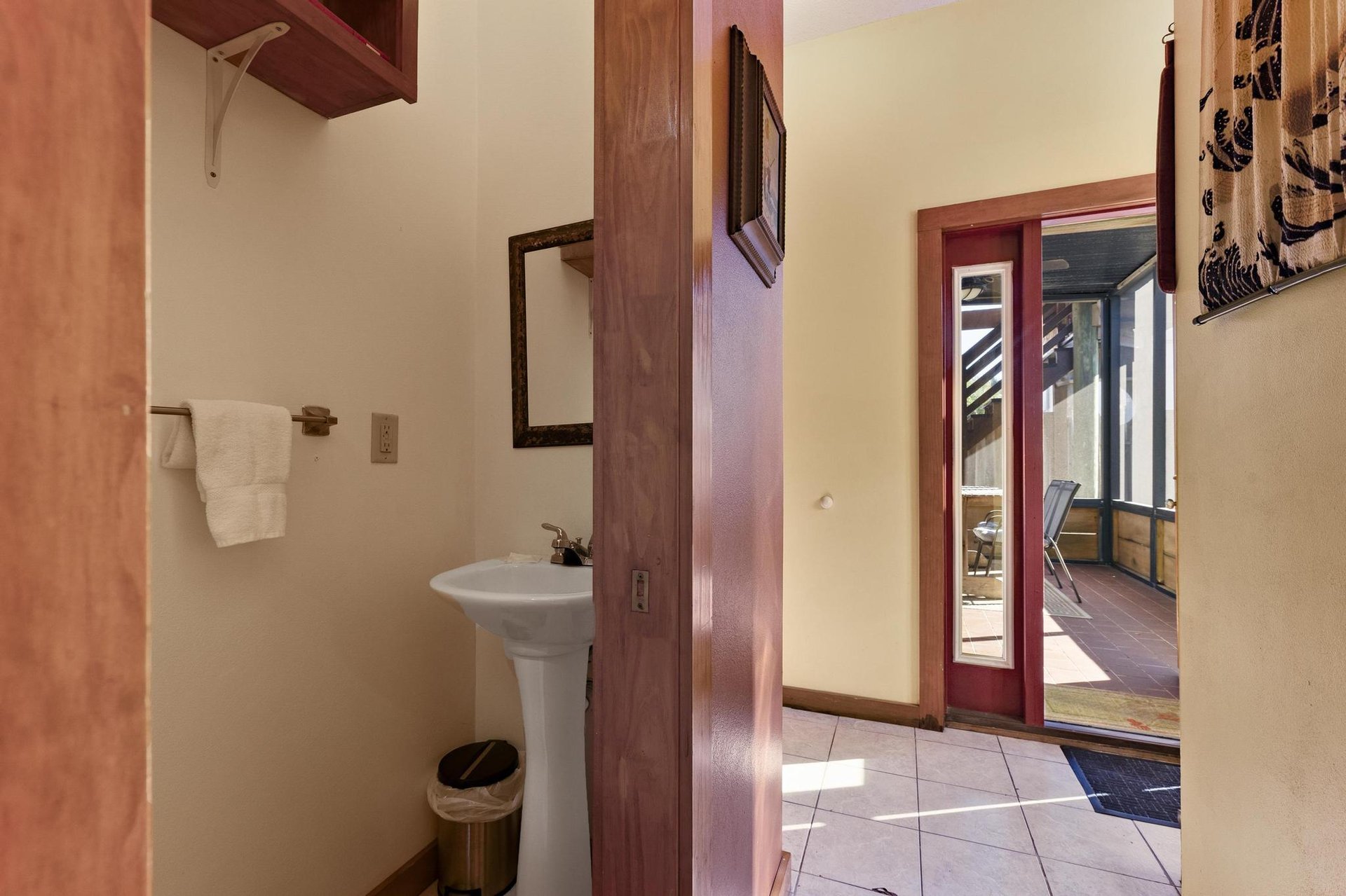 Ariola 107  The Treehouse 5