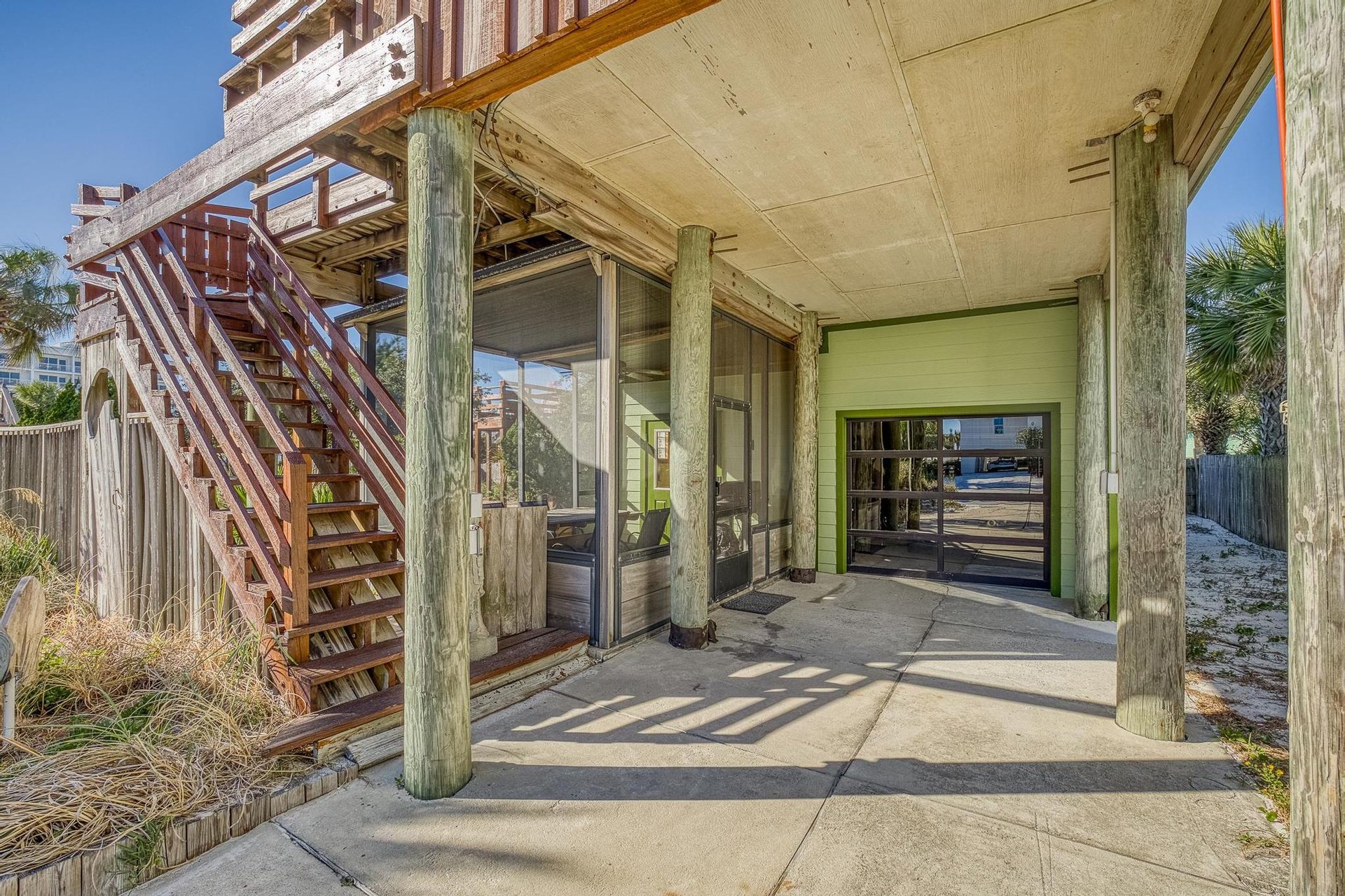 Ariola 107  The Treehouse 17