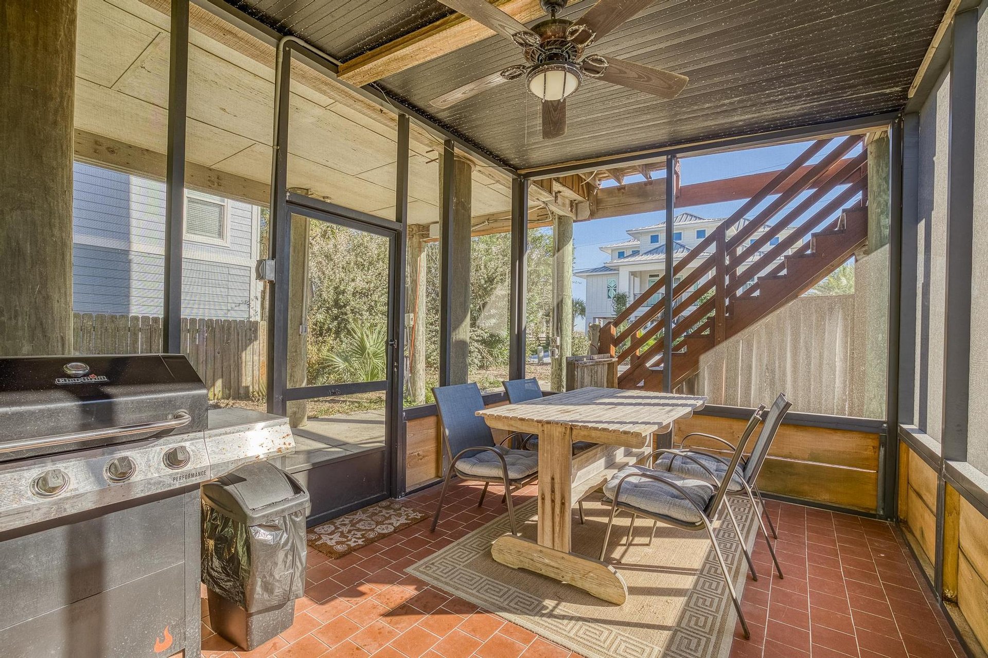 Ariola 107  The Treehouse 19