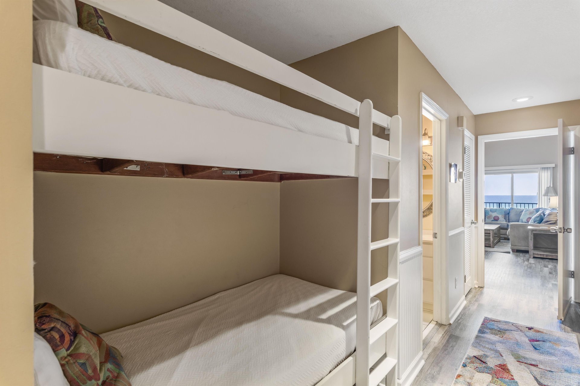 Coral Reef Club 40 9