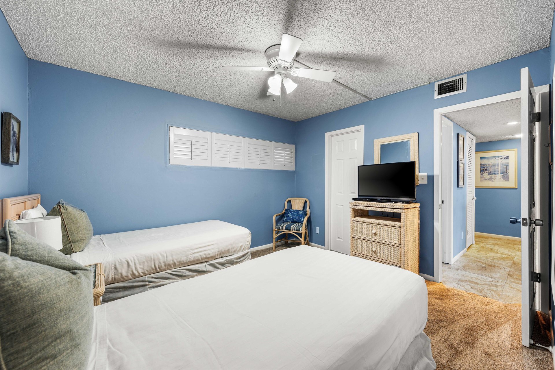 Holiday Surf and Racquet Unit 221 11