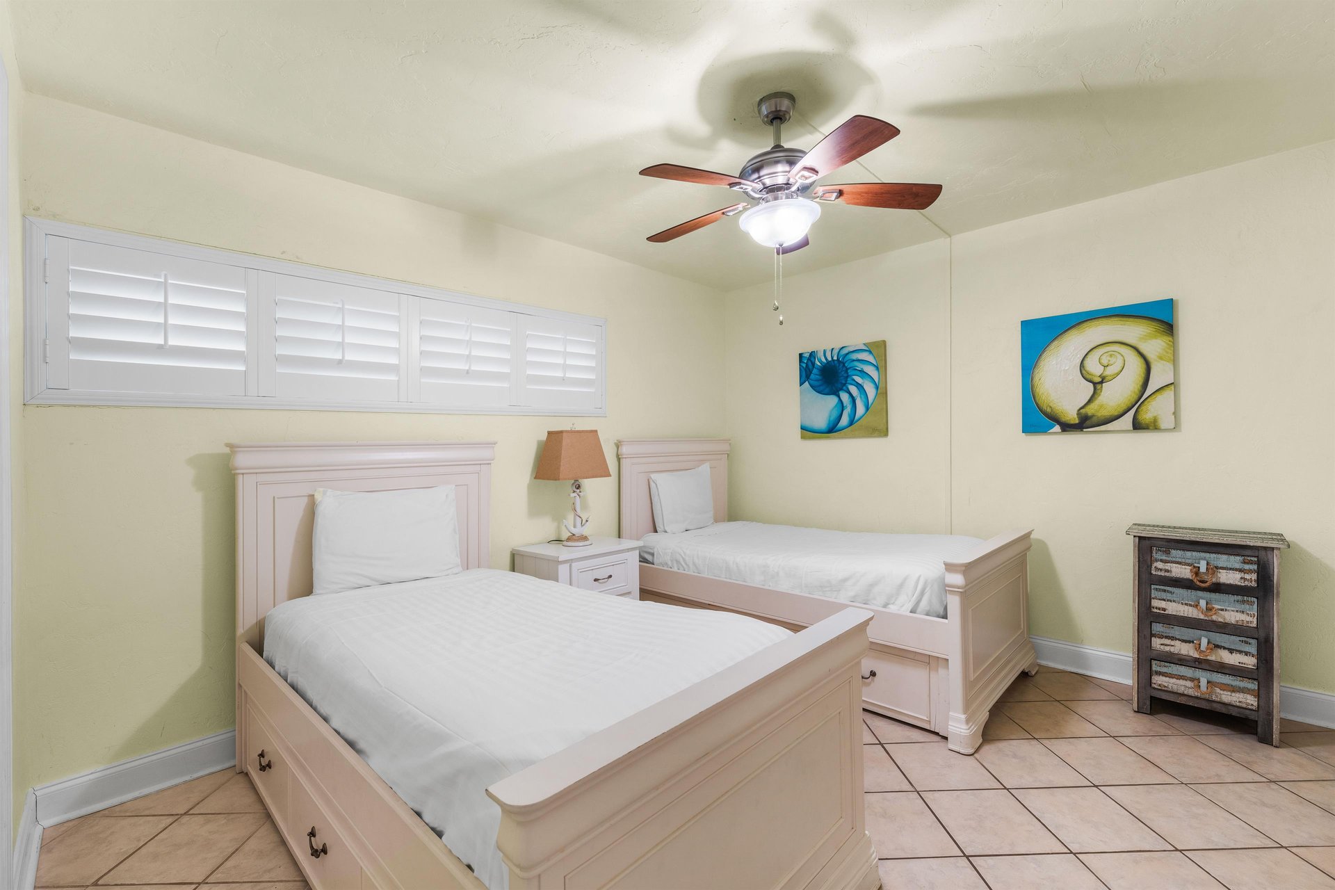 Holiday Surf and Racquet Unit 411 16