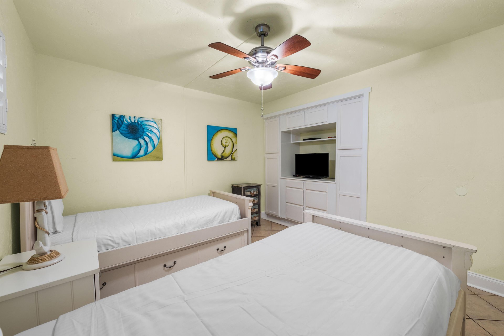 Holiday Surf and Racquet Unit 411 19