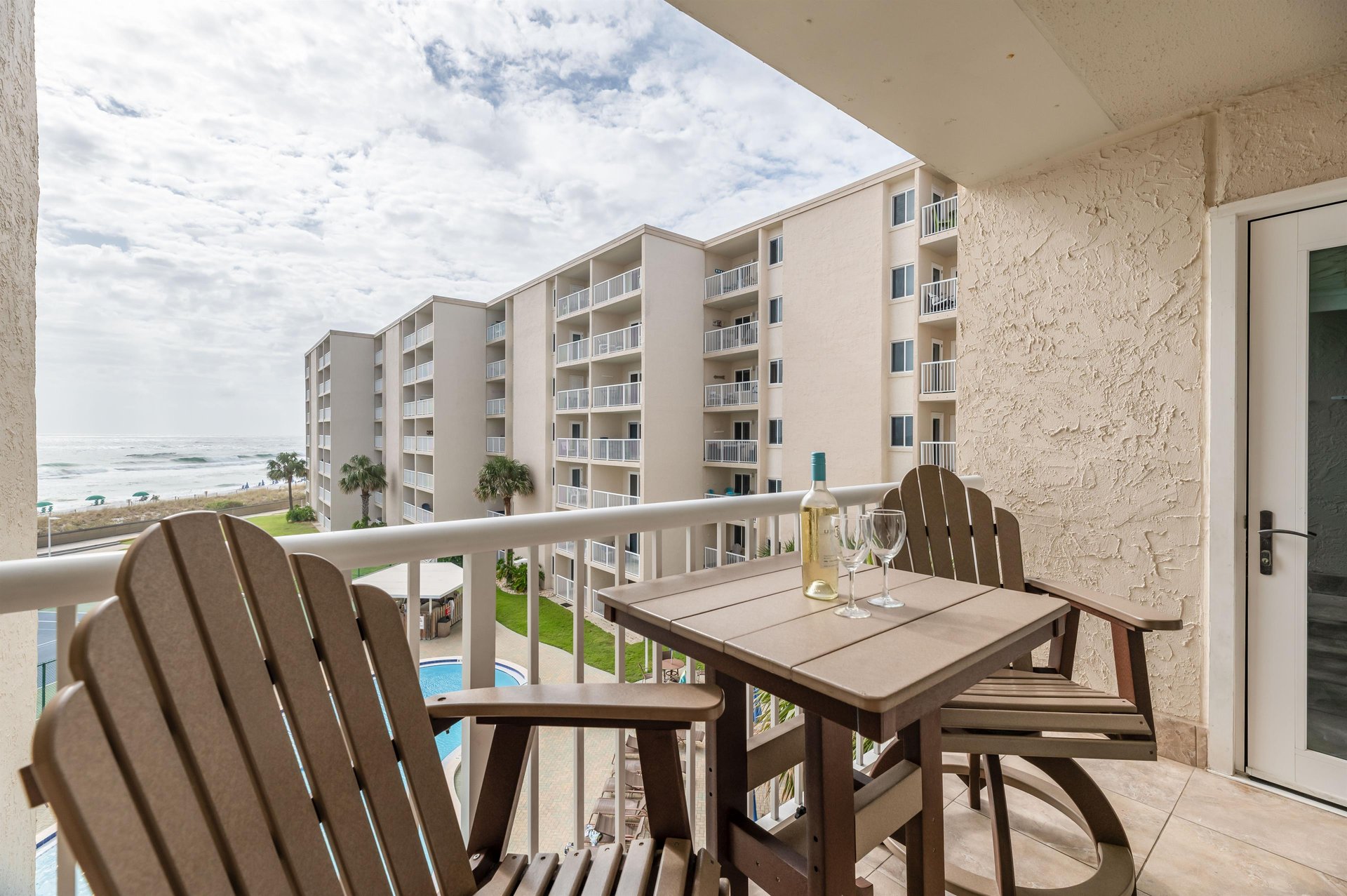 Holiday Surf and Racquet Unit 415 26