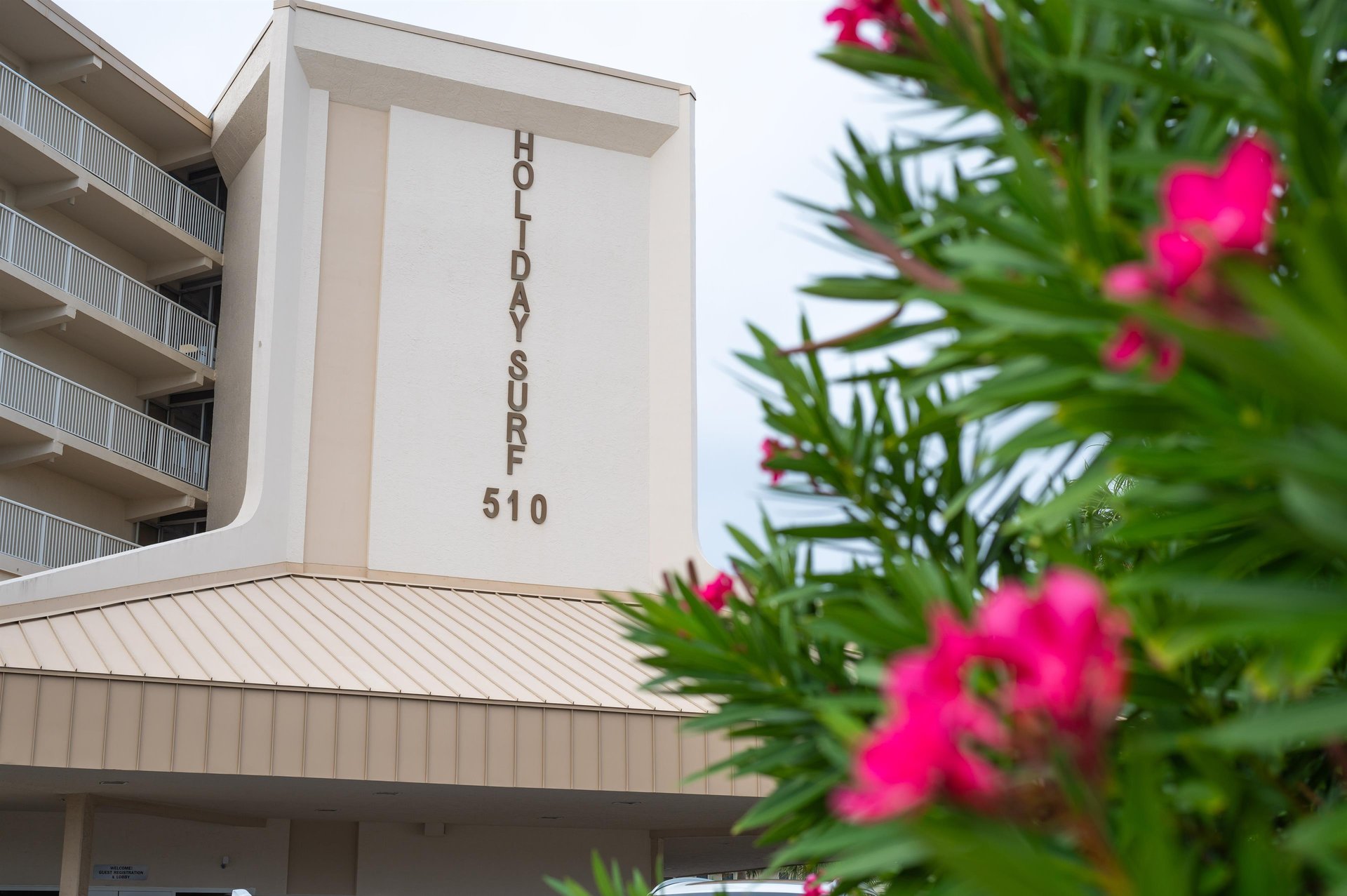 Holiday Surf and Racquet Unit 415 32