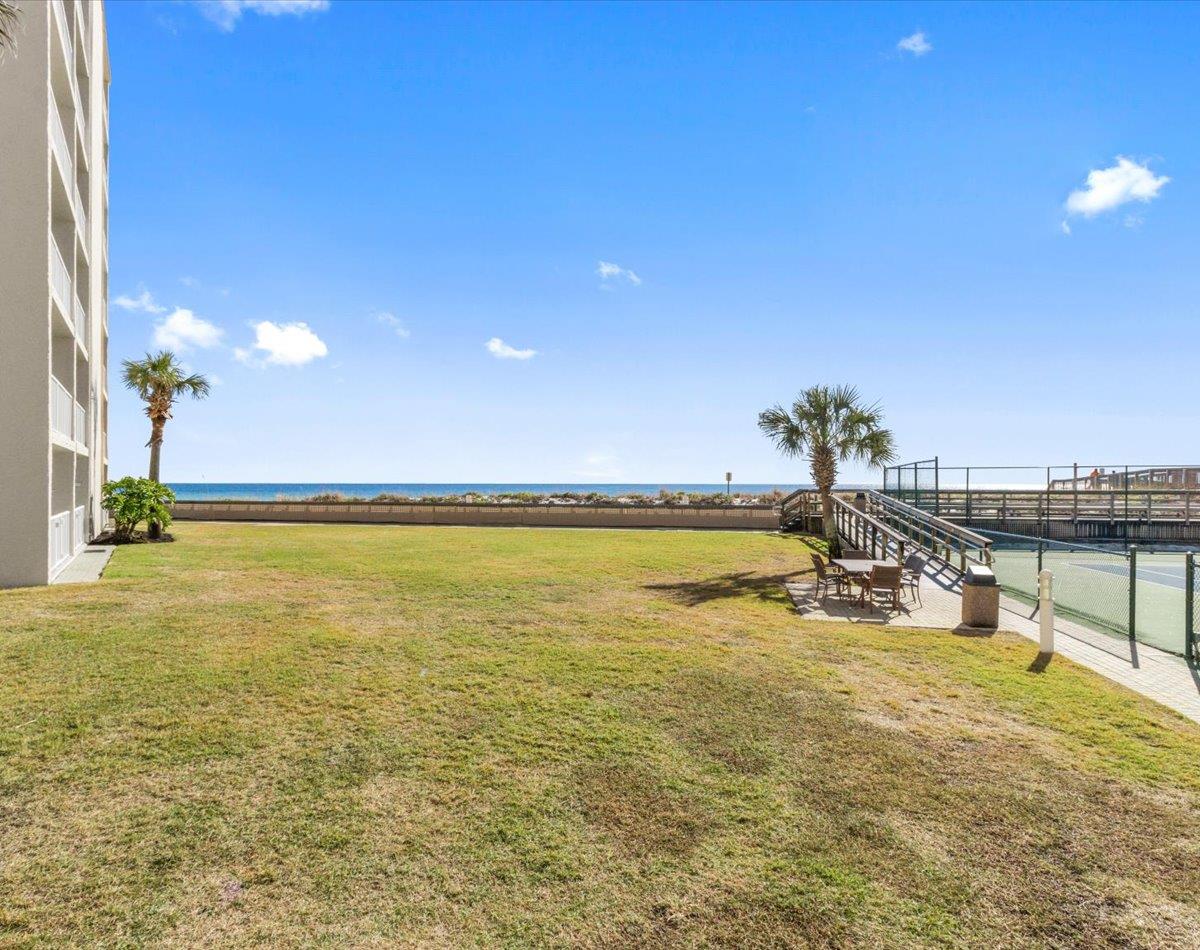 Holiday Surf and Racquet Unit 118 29