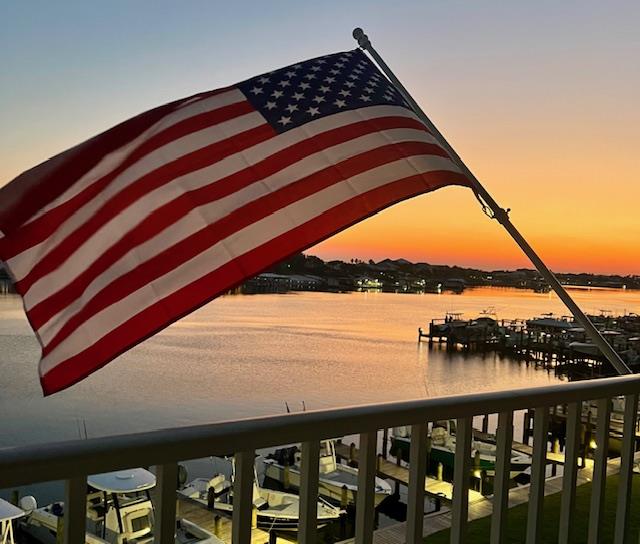 Dolphin Harbor 3H 28