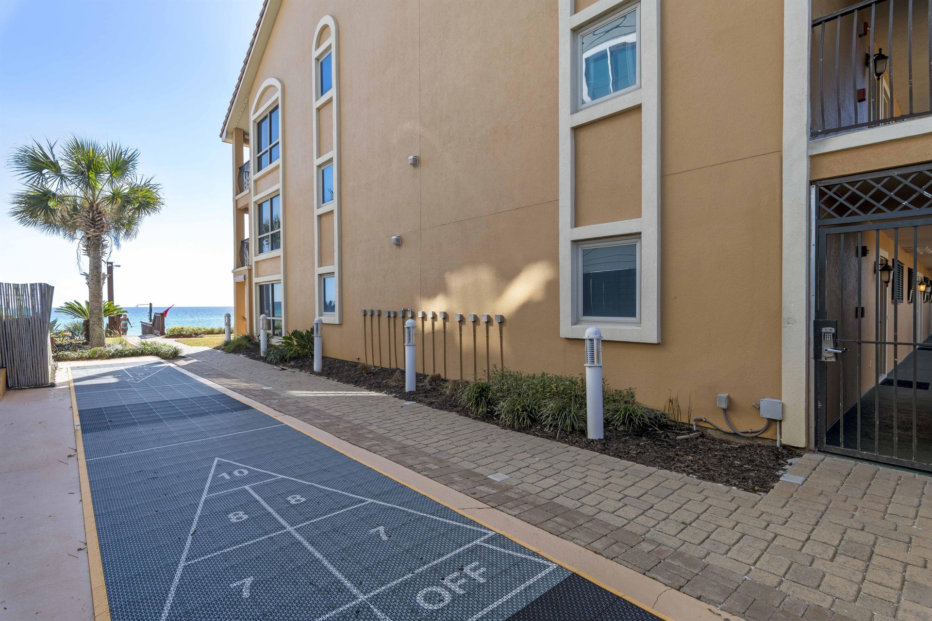 Coral Reef Club 22 27