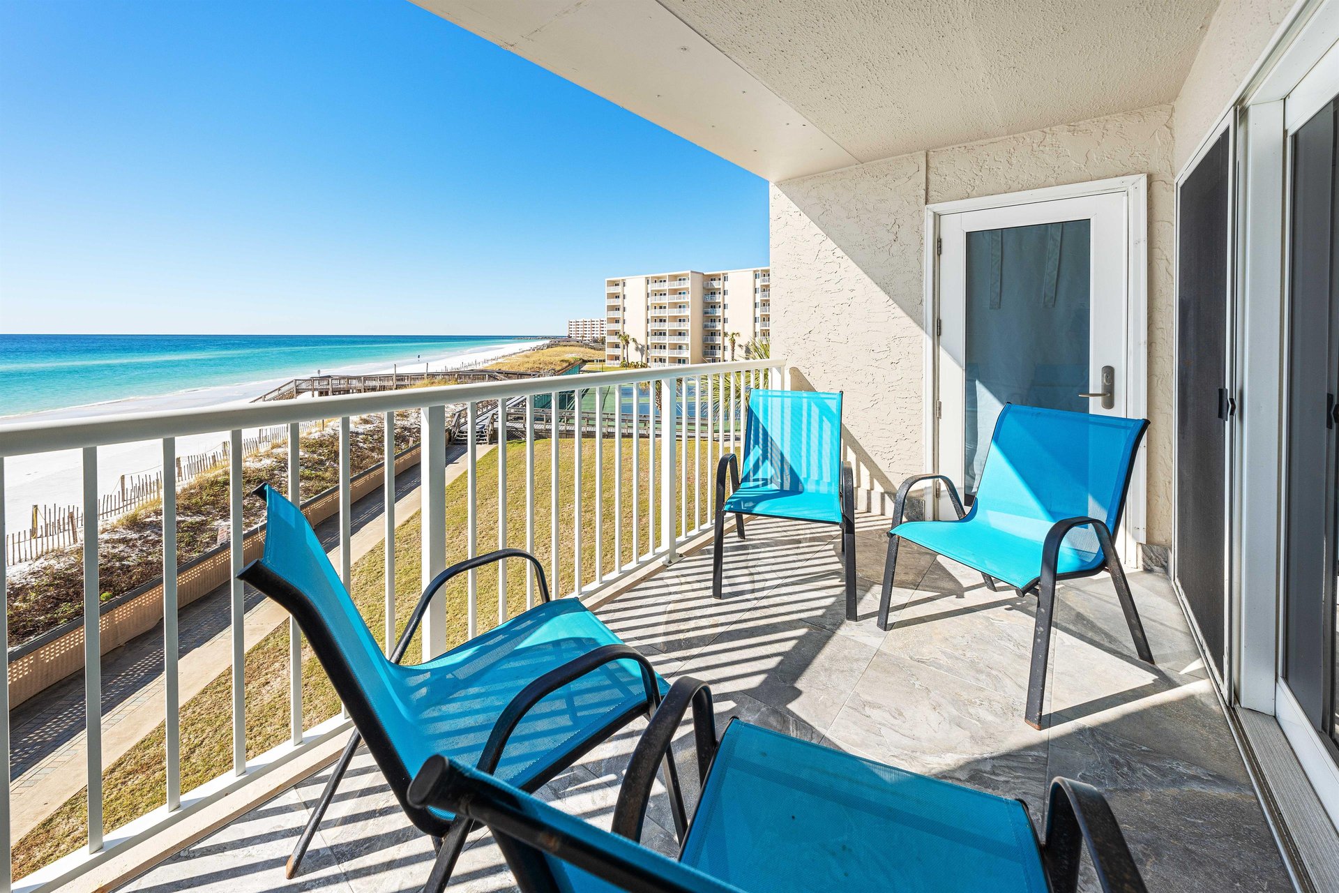 Breathtaking views, end unit