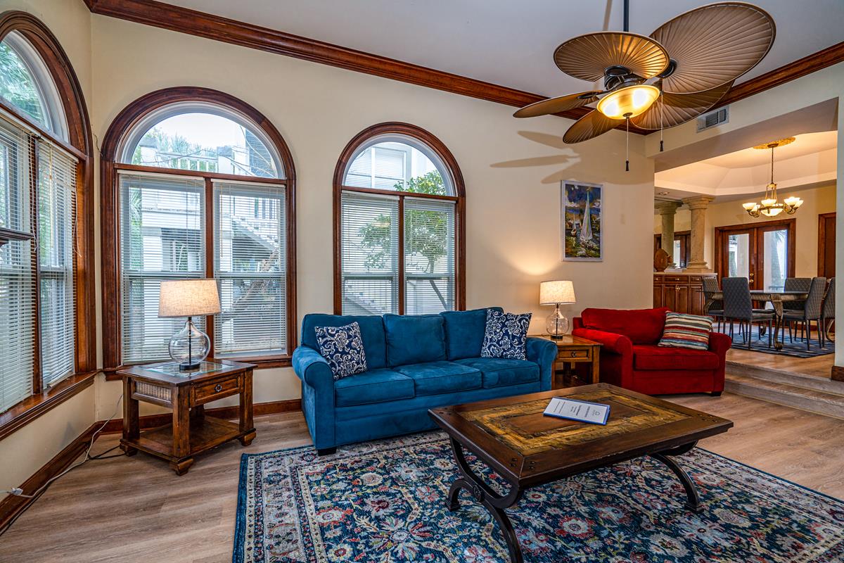 Casa de Mediterranean 18