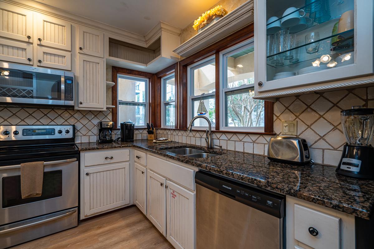 Casa de Mediterranean 22