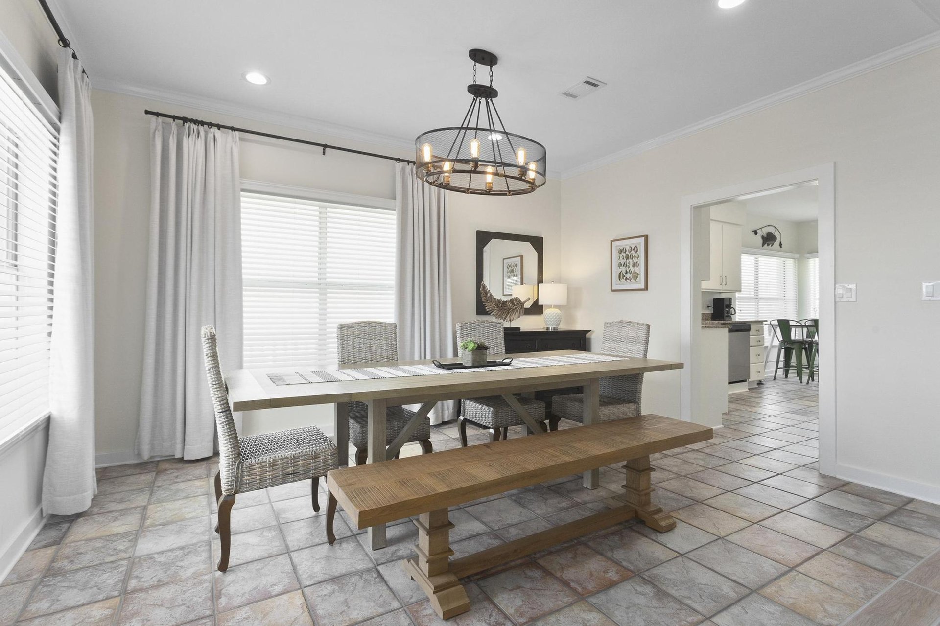 Via De Luna 1004  The Roost 8