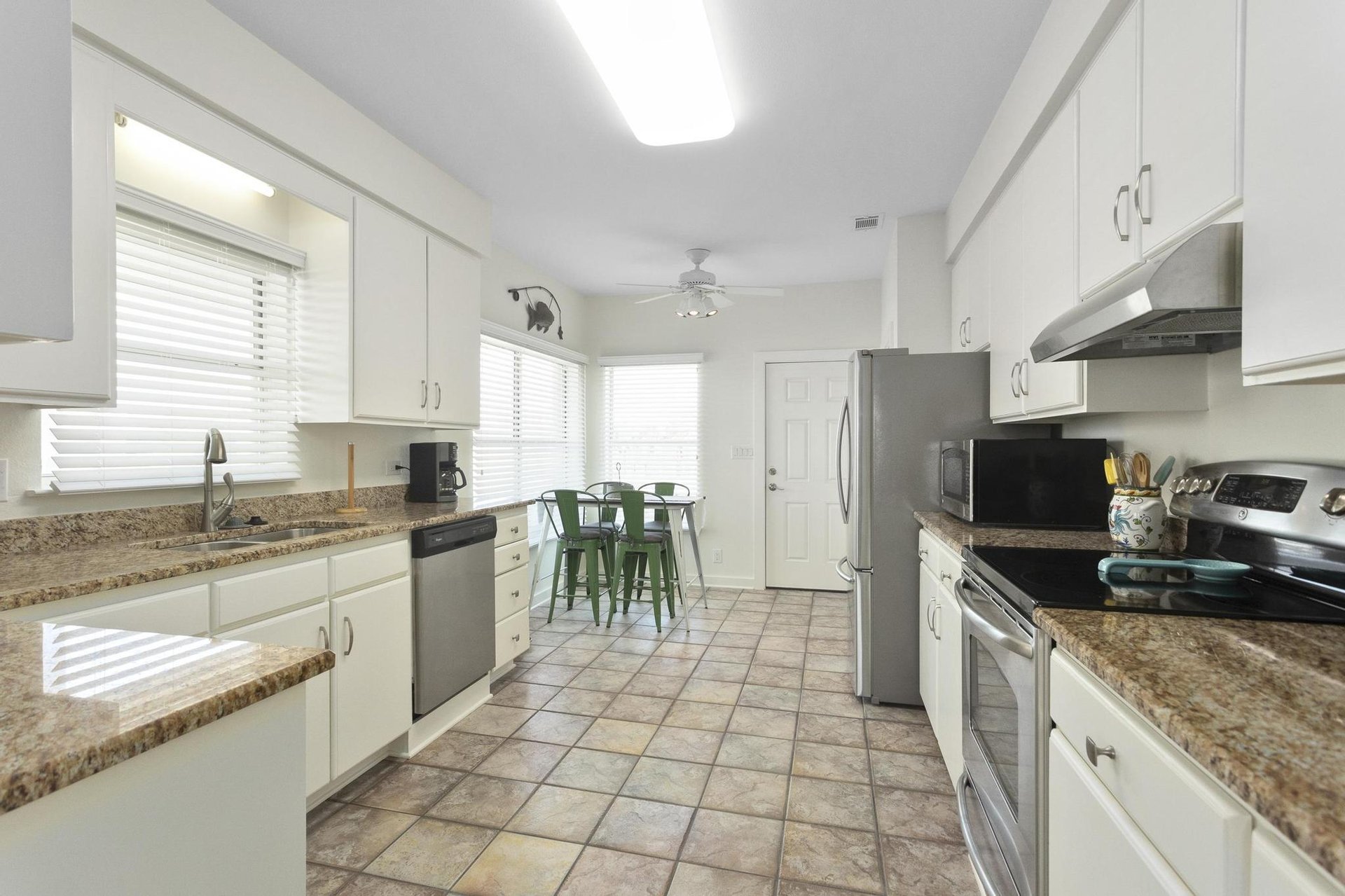 Via De Luna 1004  The Roost 10