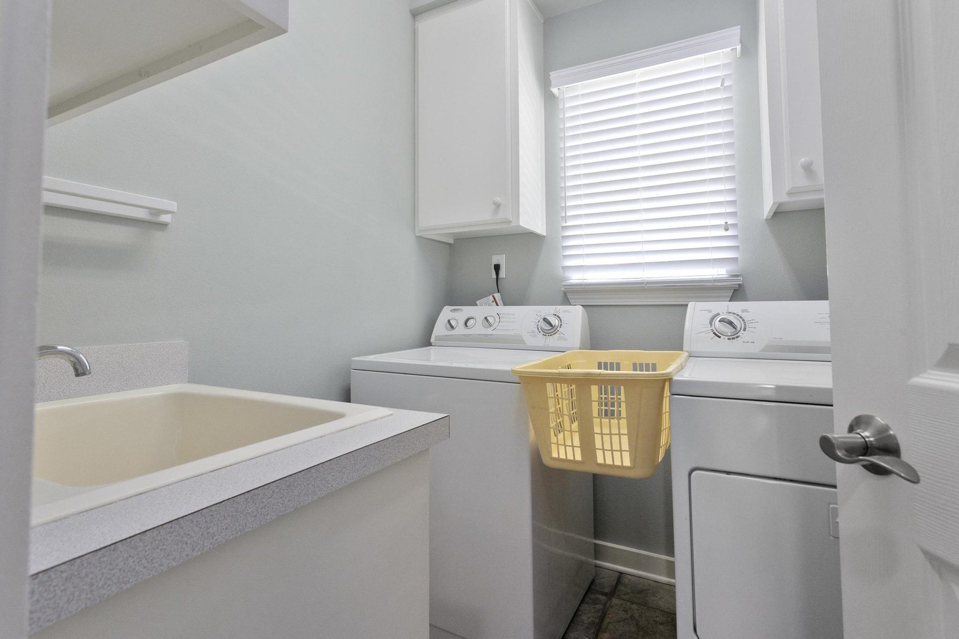 Via De Luna 1004  The Roost 23