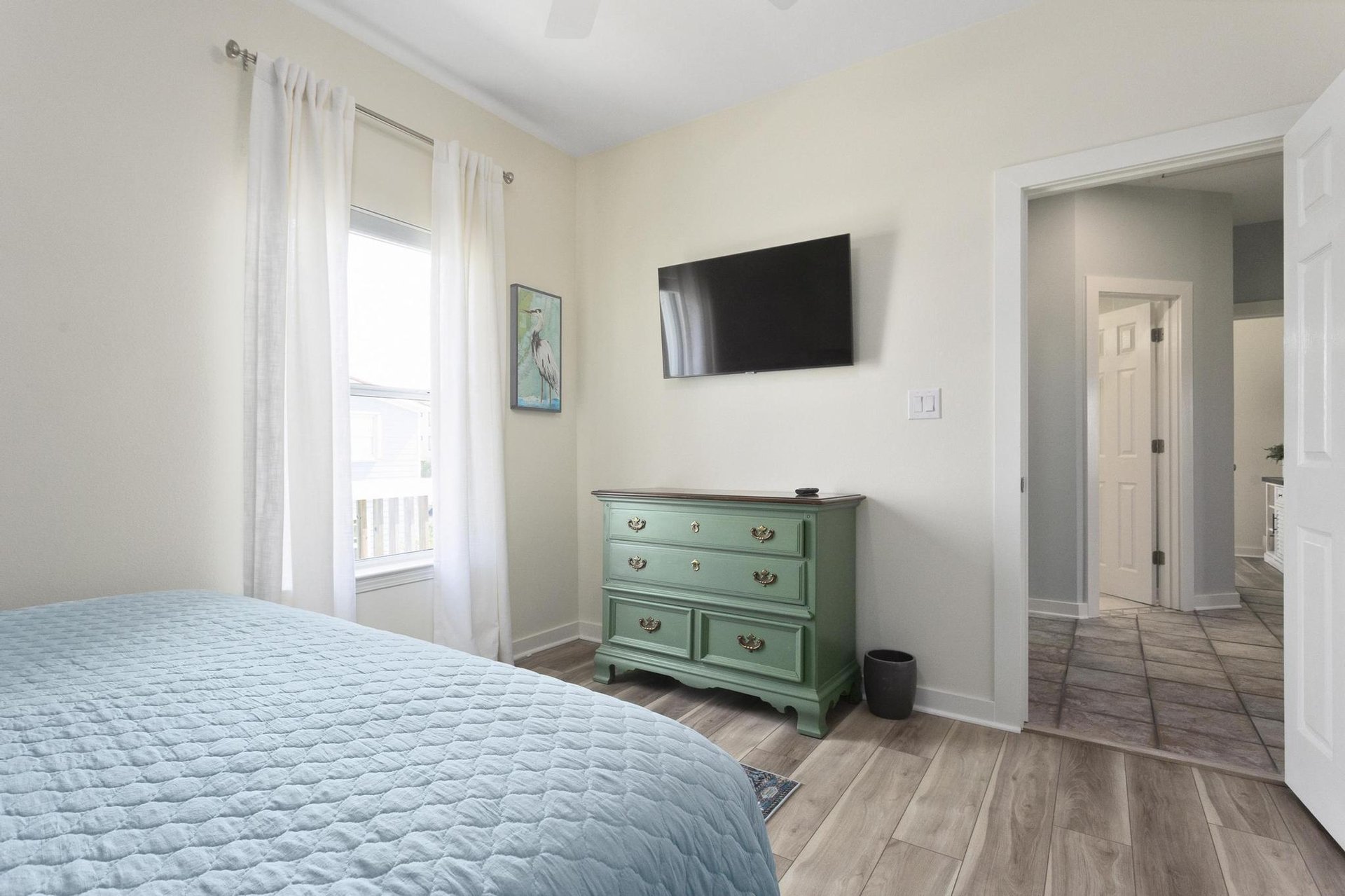 Via De Luna 1004  The Roost 25