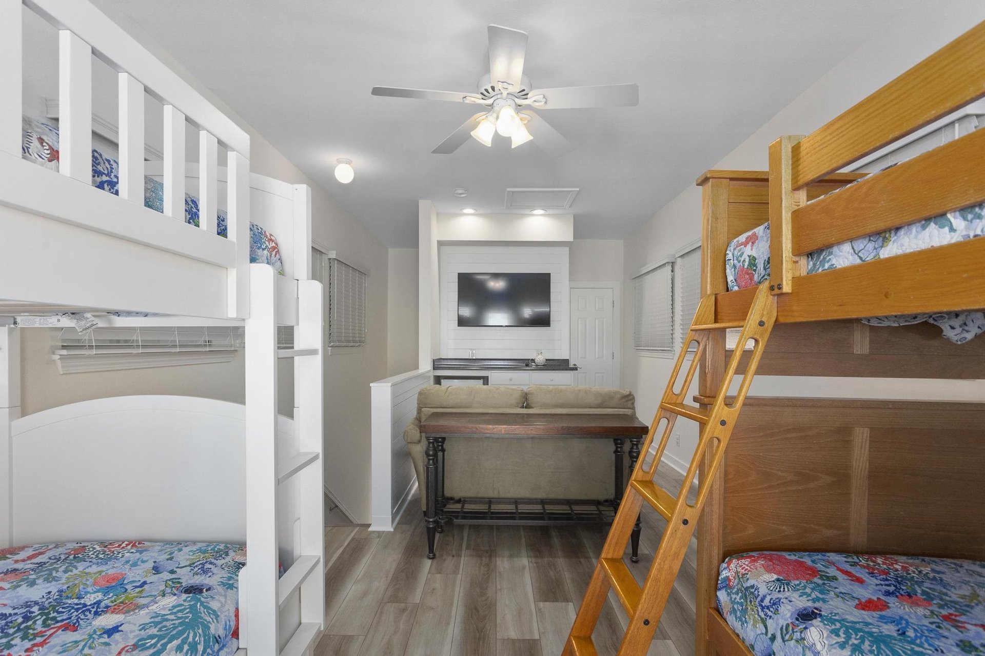 Via De Luna 1004  The Roost 26