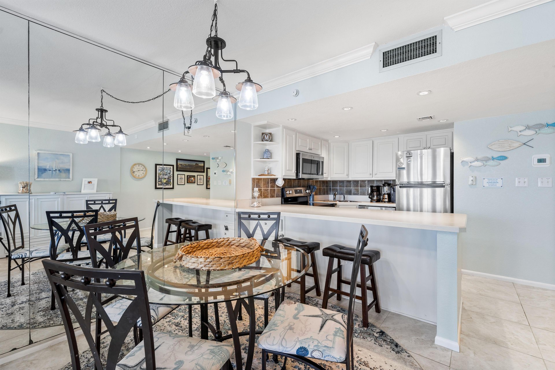 Holiday Surf and Racquet Unit 316 8