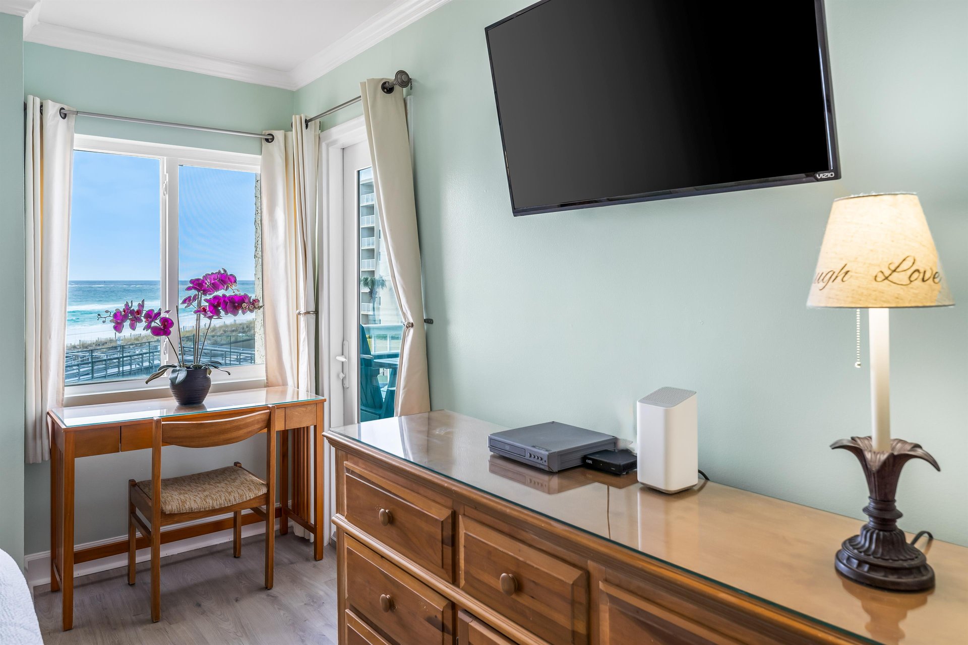 Holiday Surf and Racquet Unit 320 16