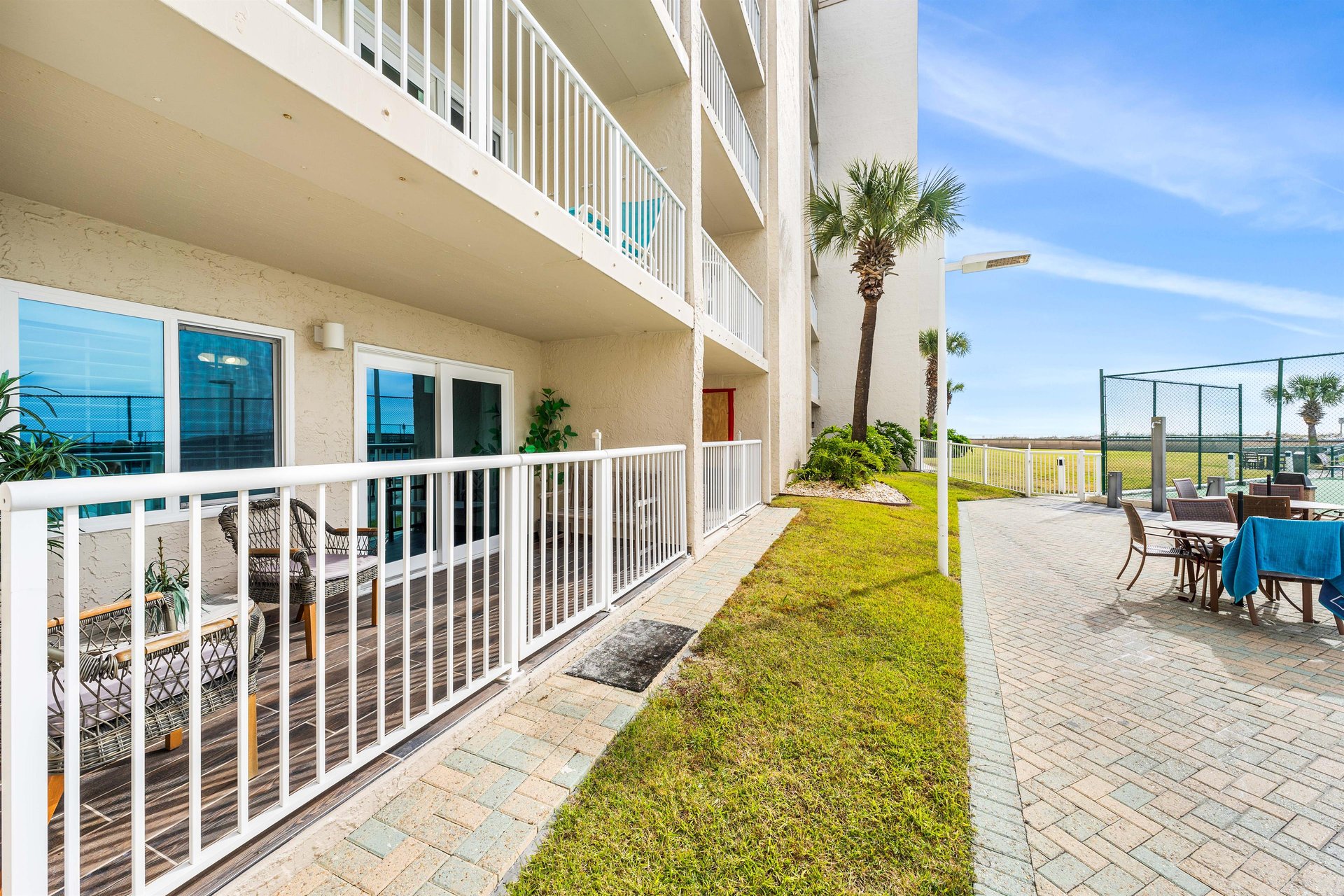 Holiday Surf and Racquet Unit 114 17