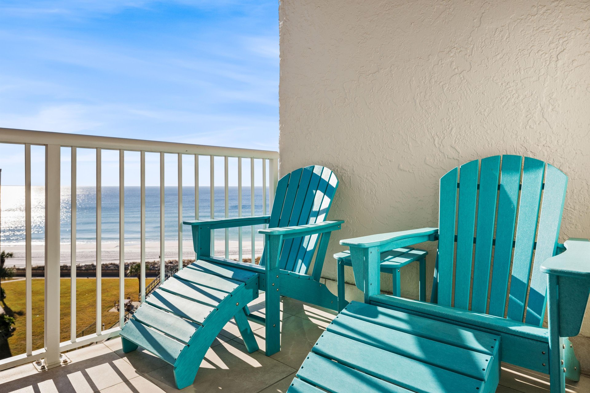 Holiday Surf and Racquet Unit 712 19