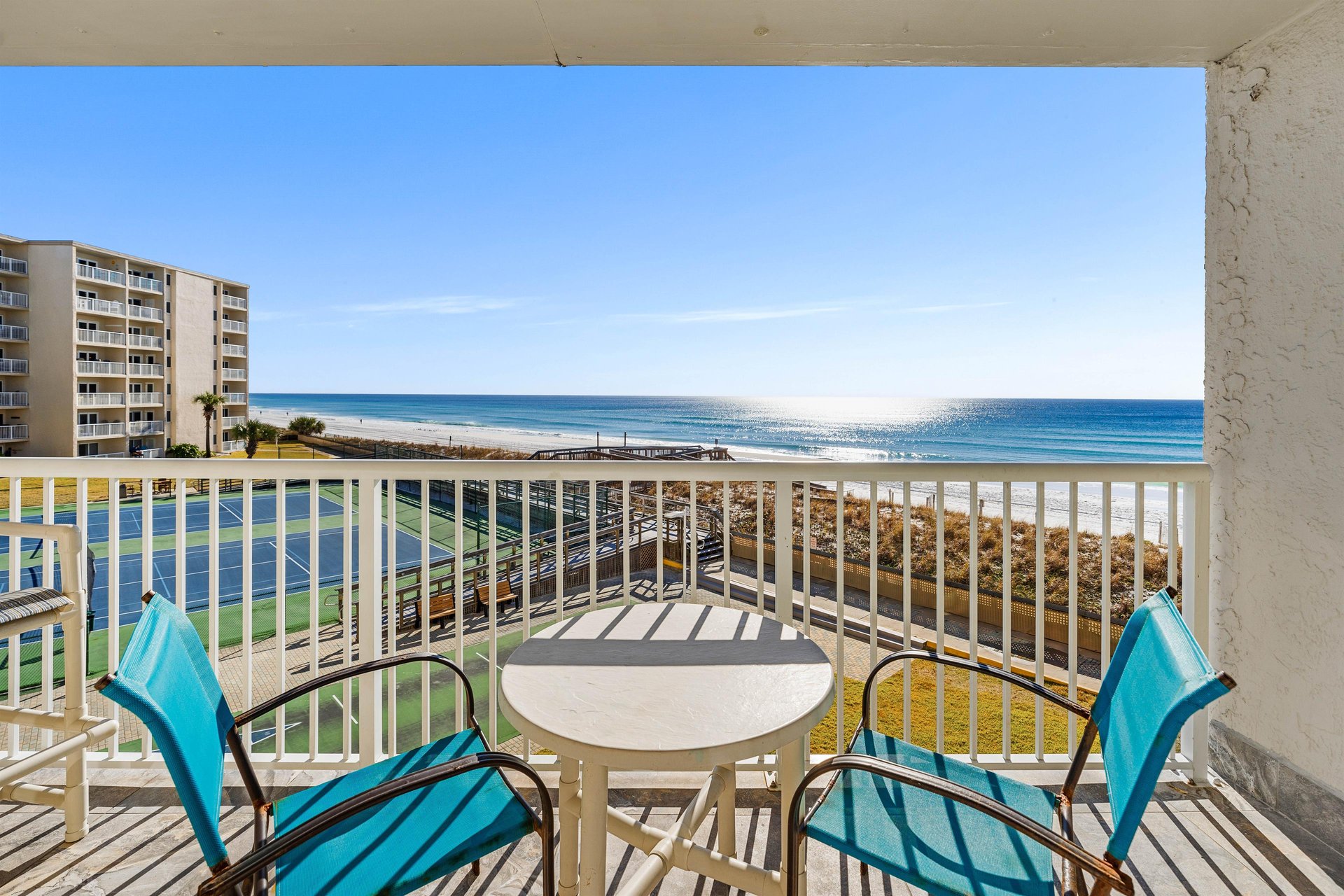 Holiday Surf and Racquet Unit 303 16