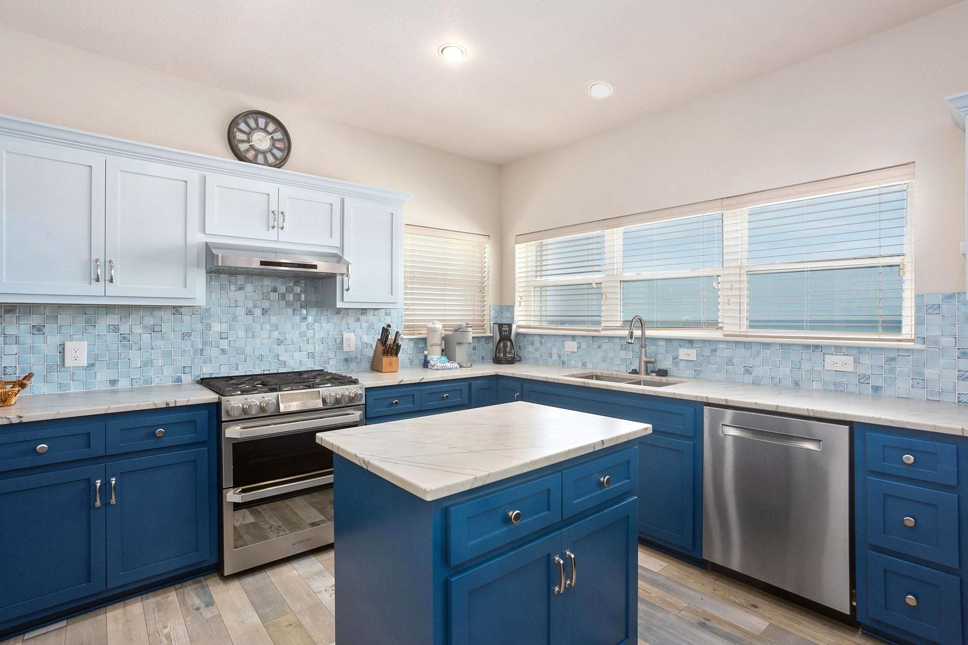 Ariola 1208  The Sandcastle 9