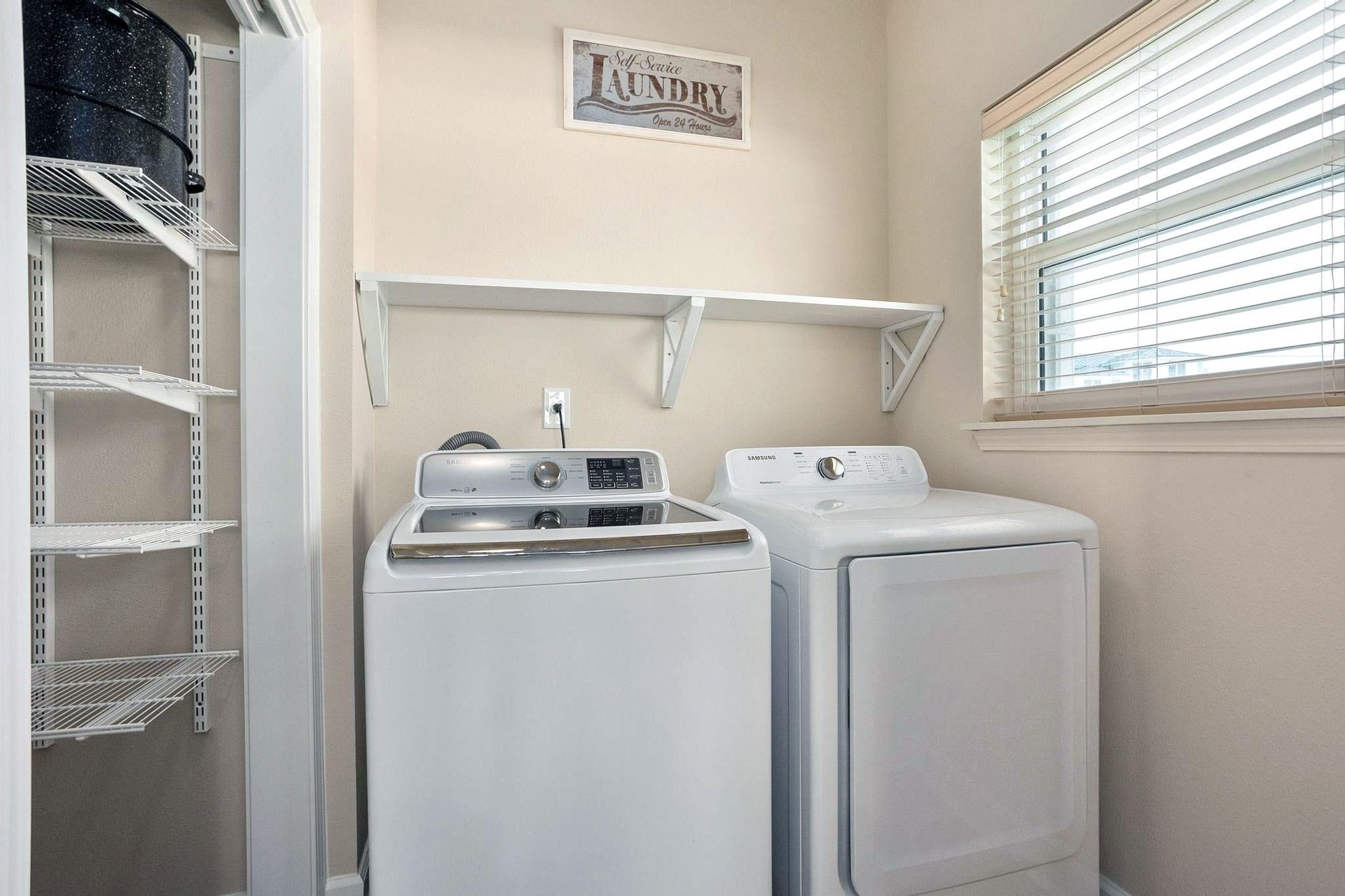 Ariola 1208  The Sandcastle 12