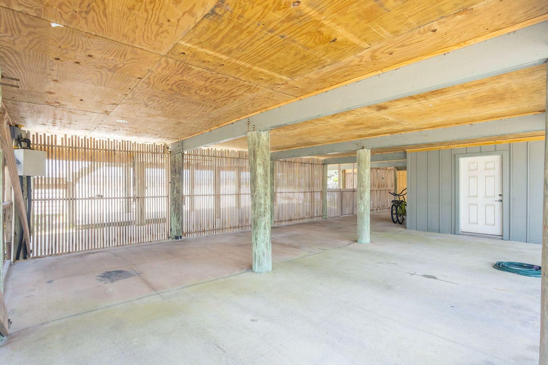 Ariola 1208  The Sandcastle 29