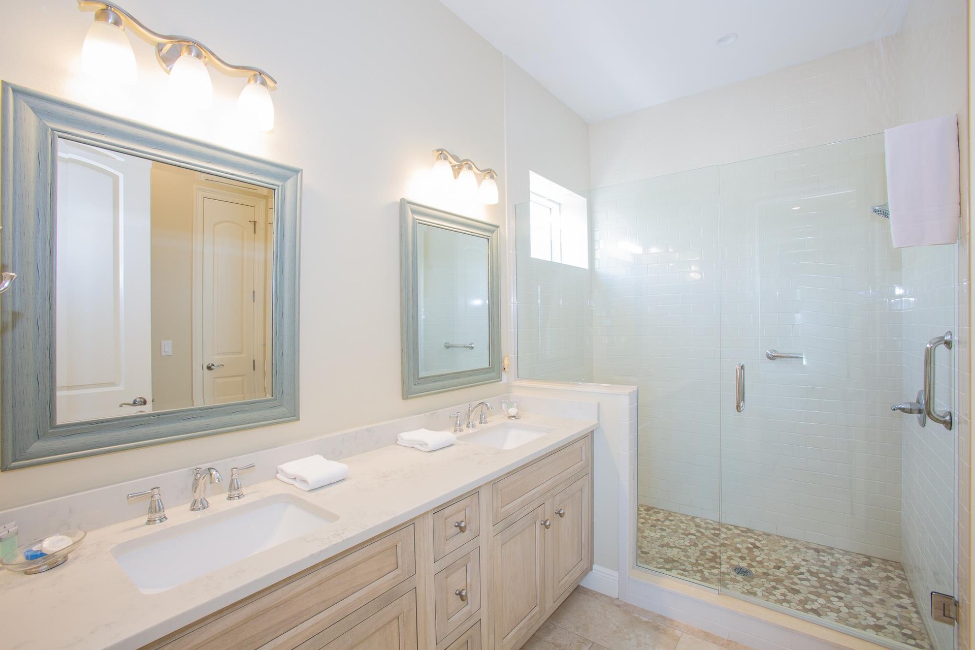 Ariola 1007  Following Seas 18