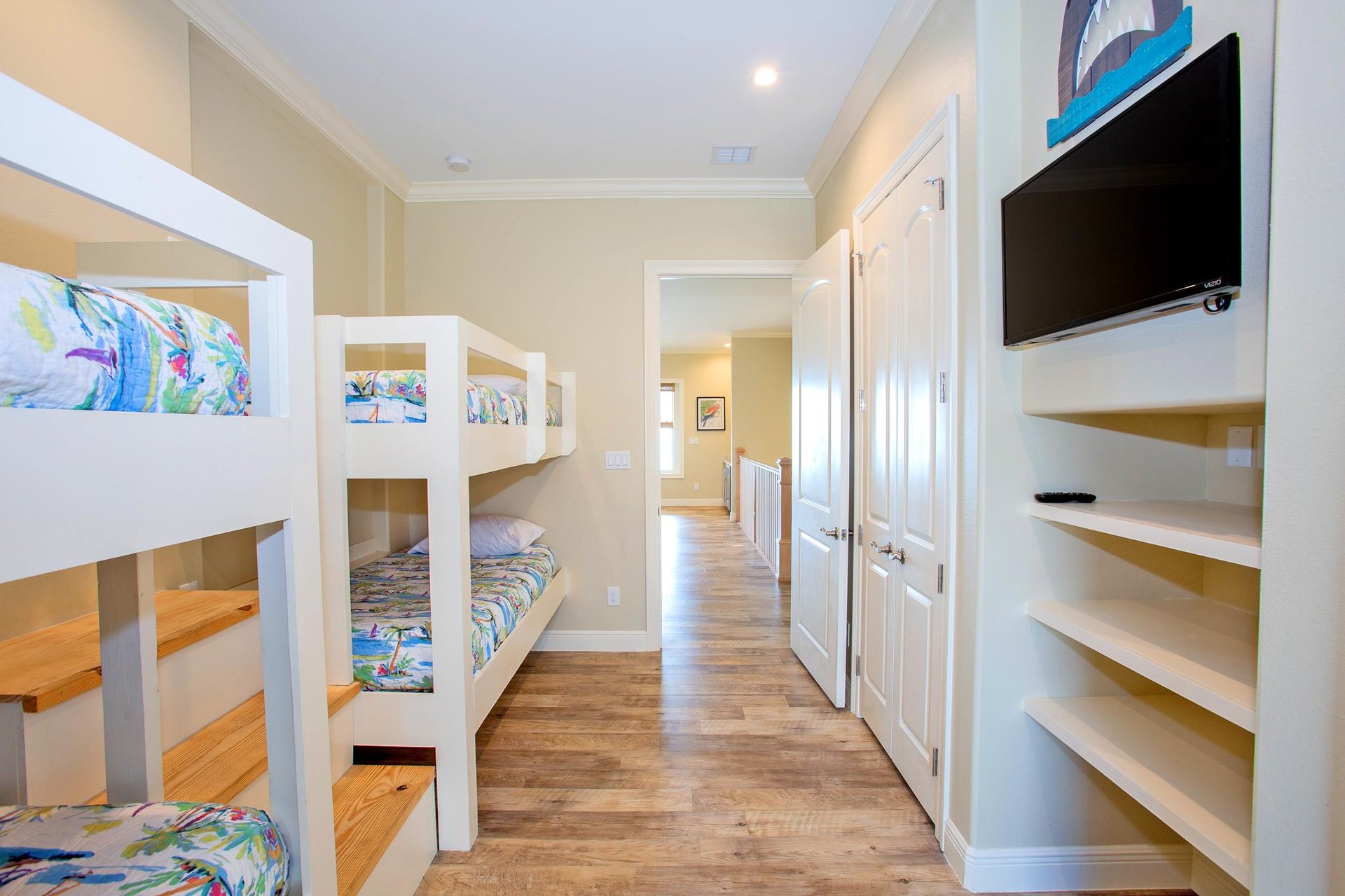 Ariola 1007  Following Seas 32