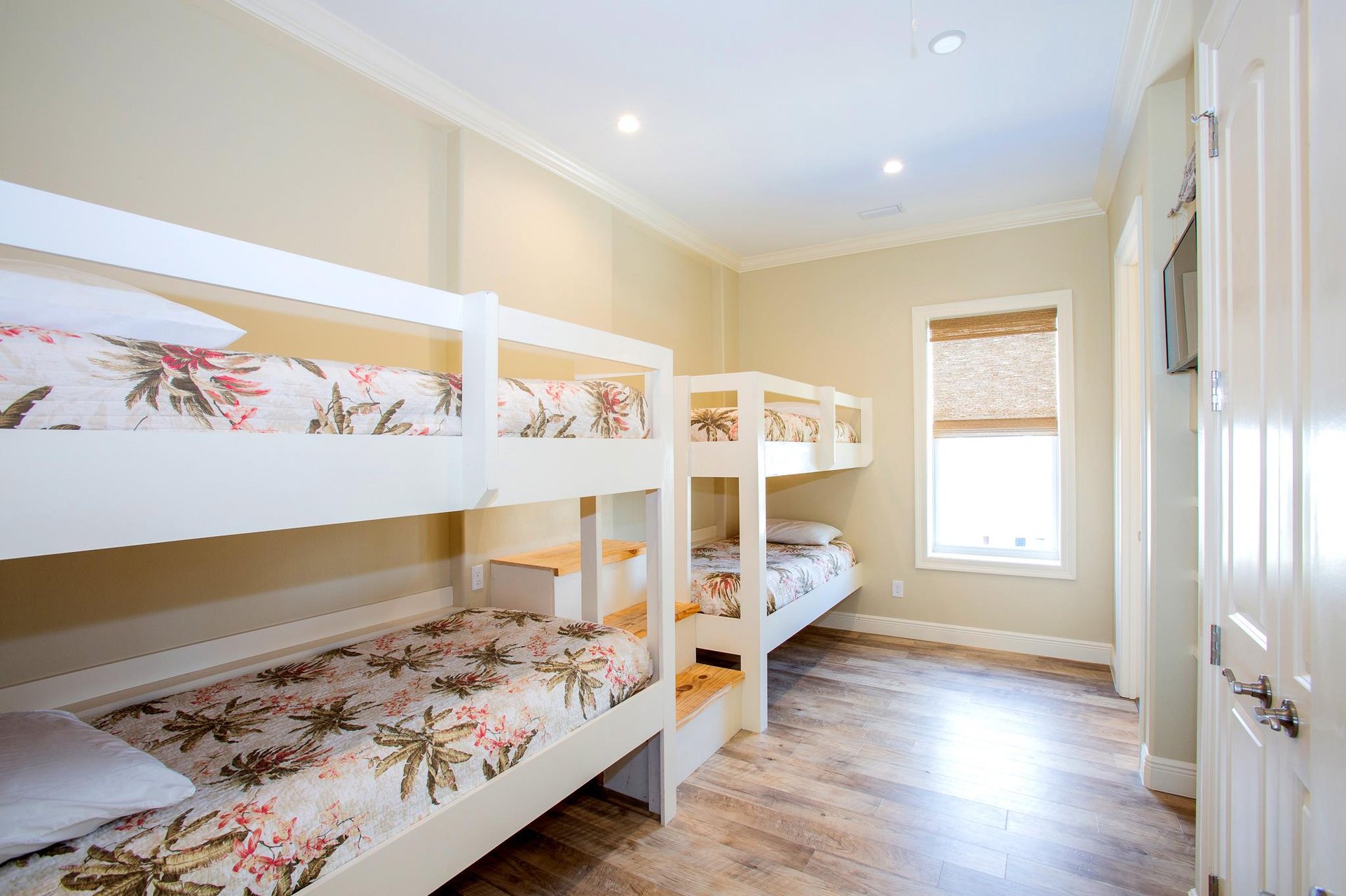 Ariola 1007  Following Seas 34