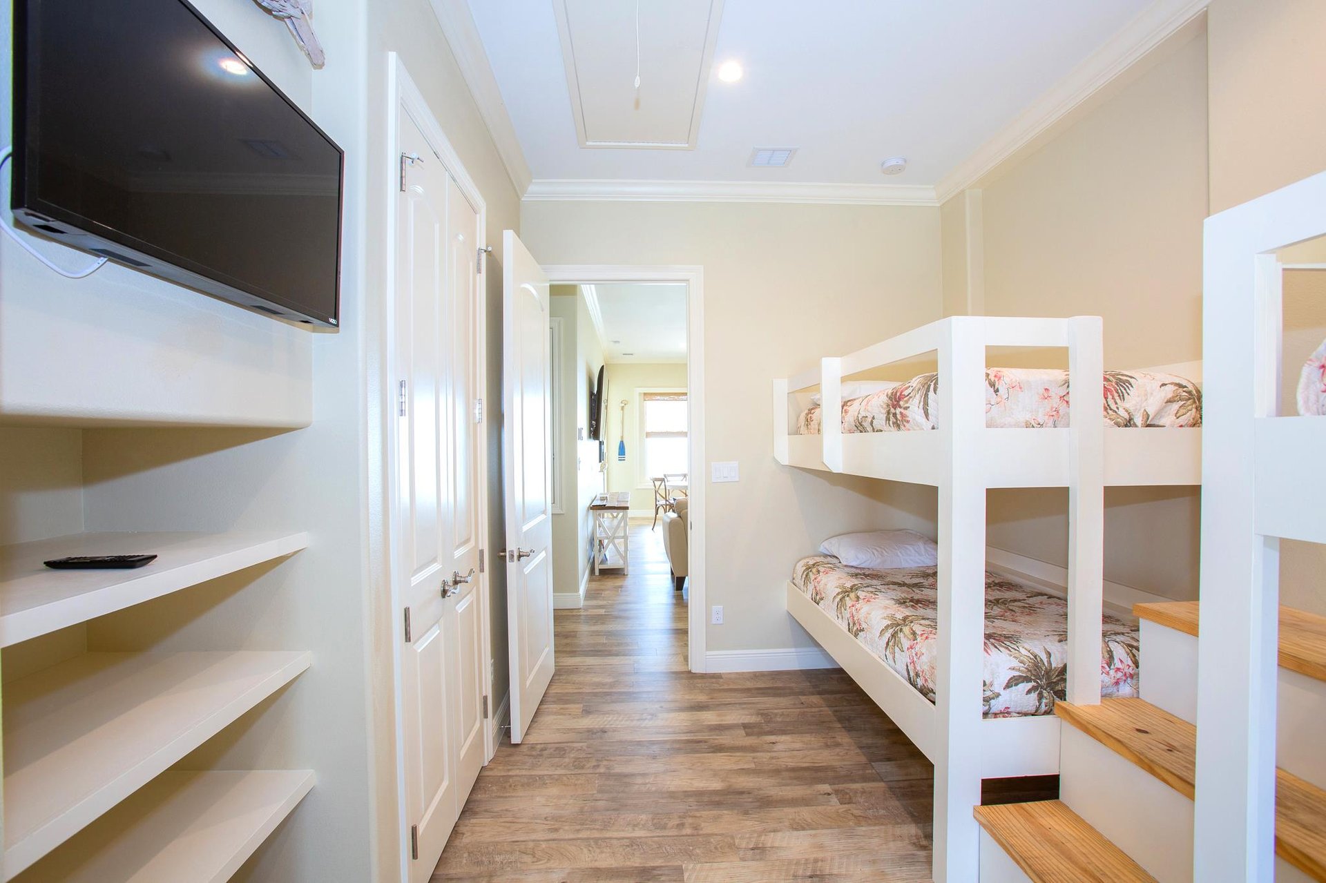 Ariola 1007  Following Seas 35