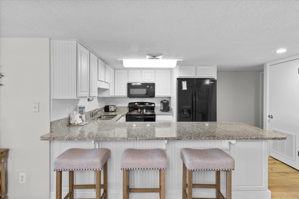 Holiday Surf and Racquet Unit 611 5