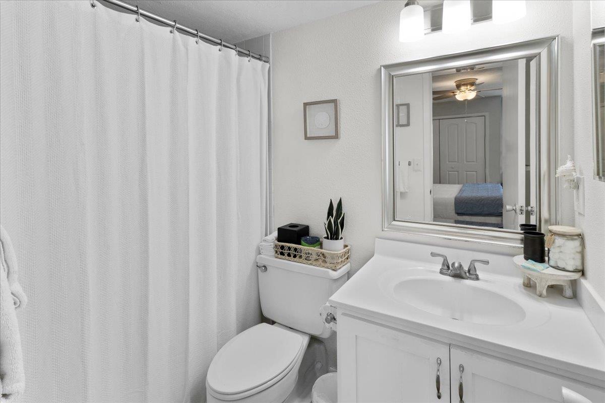 Holiday Surf and Racquet Unit 611 16