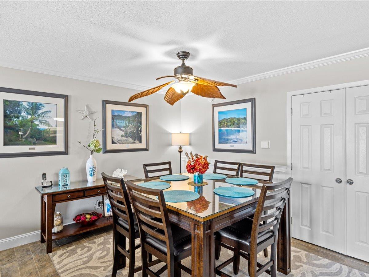 Holiday Surf and Racquet Unit 504 15