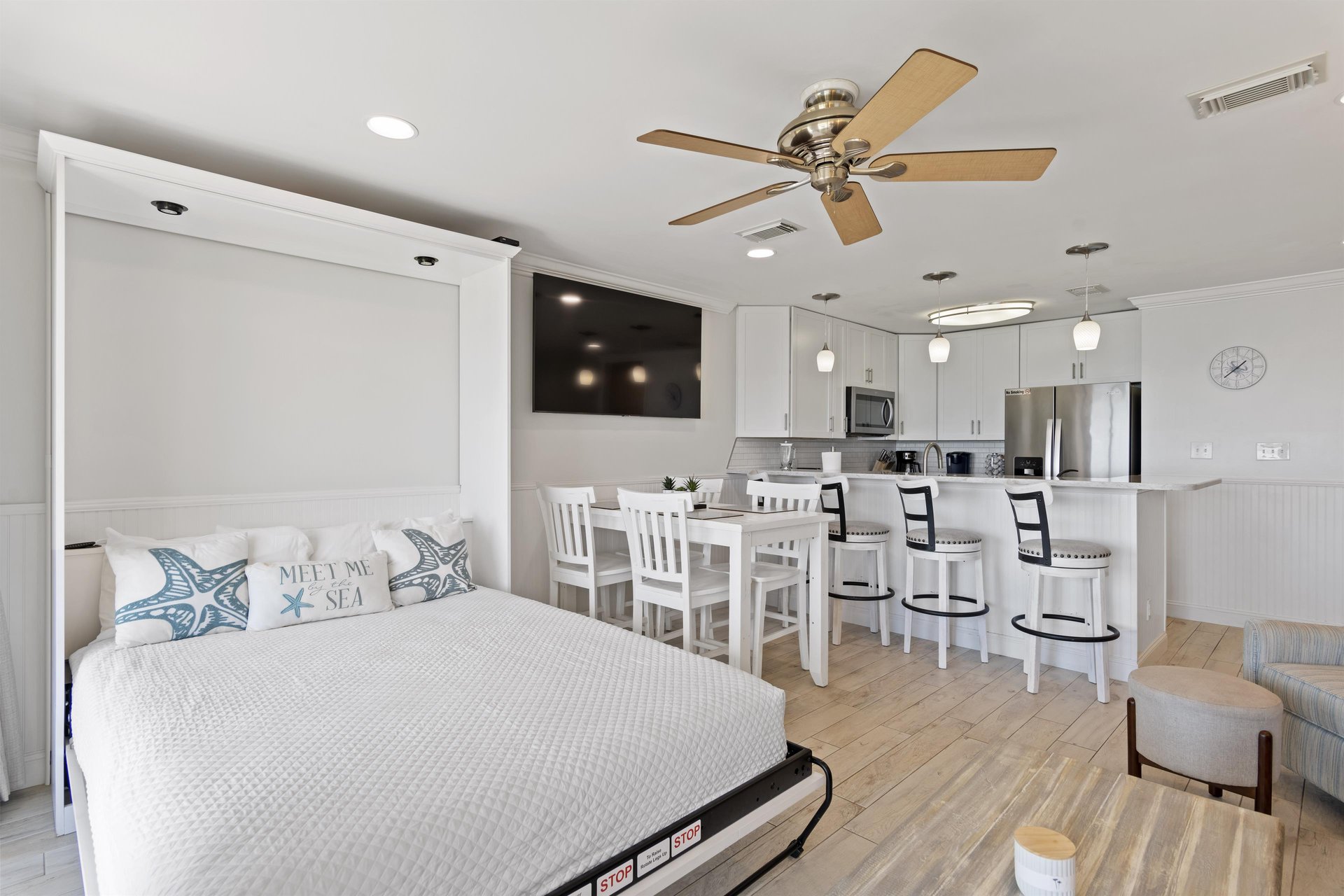 Coral Reef Club 03 7