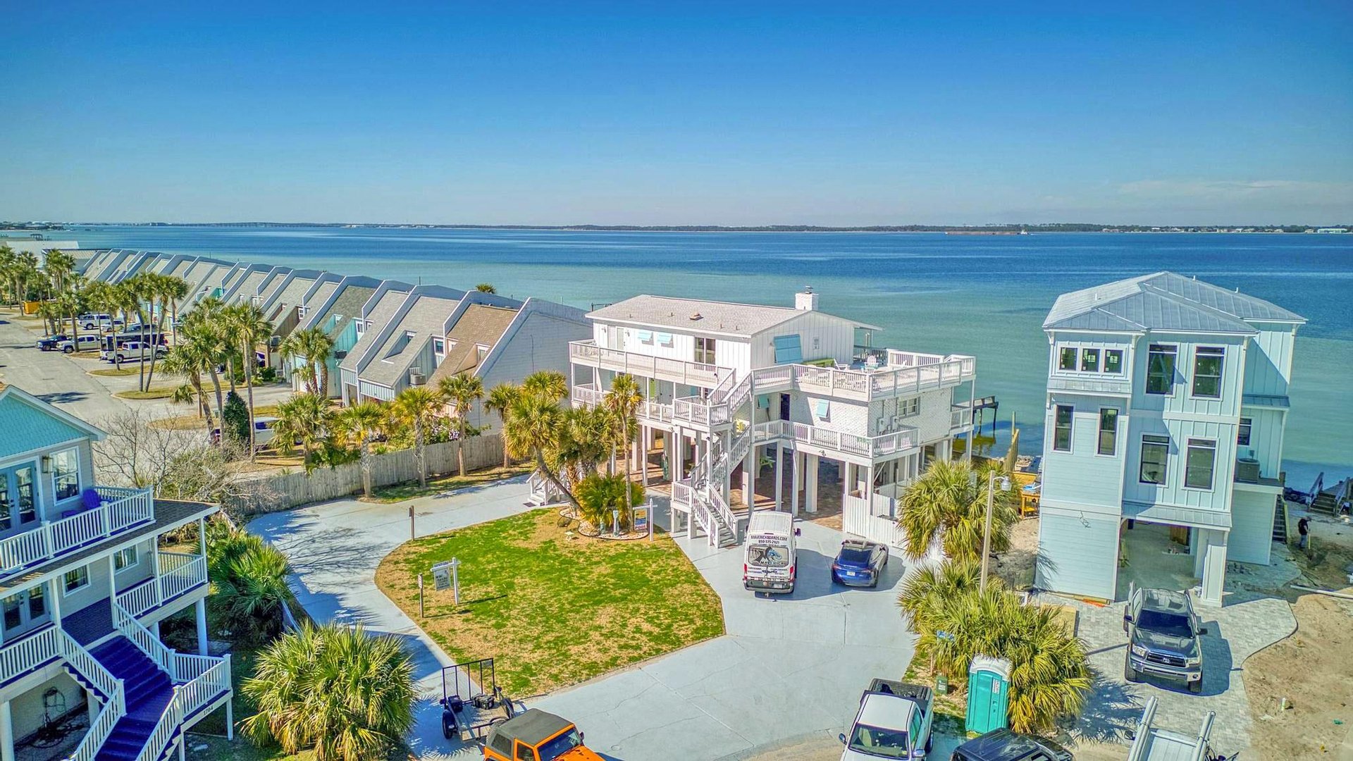 Ensenada Uno 1705  THE LAUGHING FISH 59