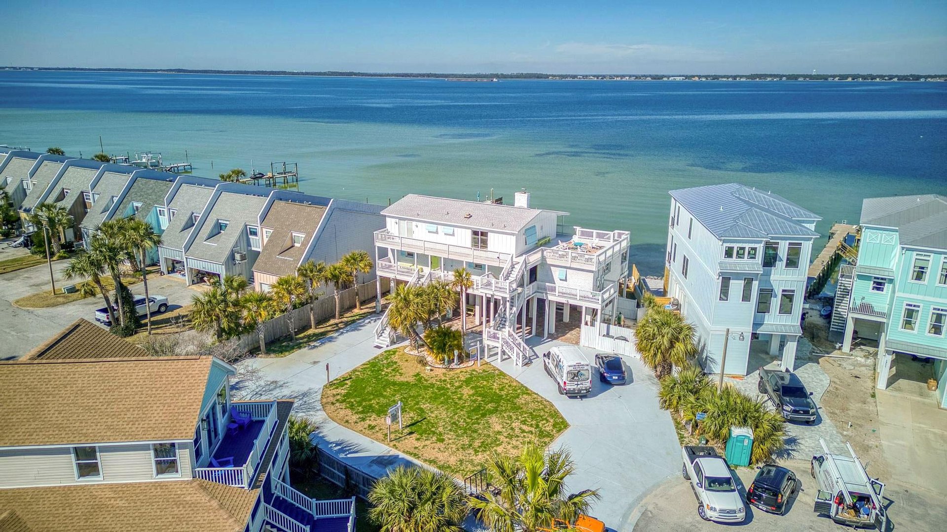 Ensenada Uno 1705  THE LAUGHING FISH 60