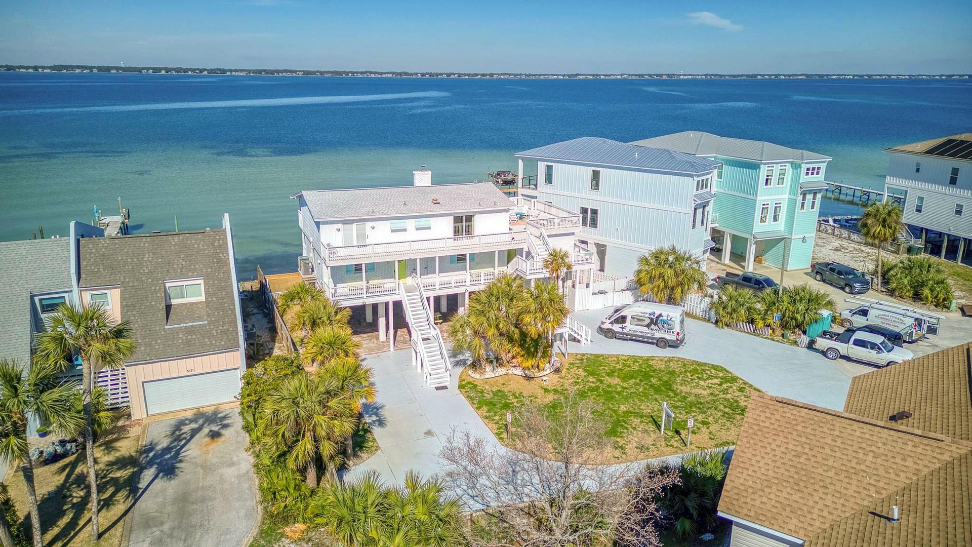 Ensenada Uno 1705  THE LAUGHING FISH 62