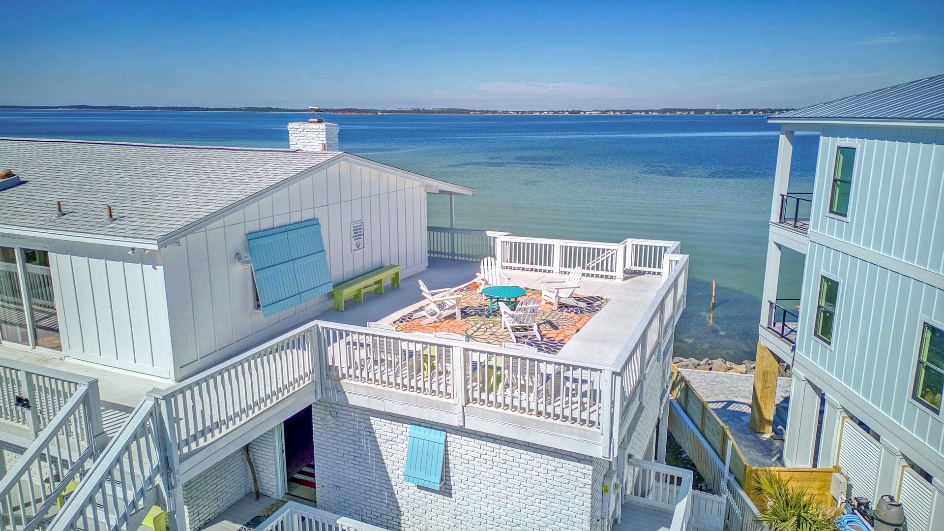 Ensenada Uno 1705  THE LAUGHING FISH 64