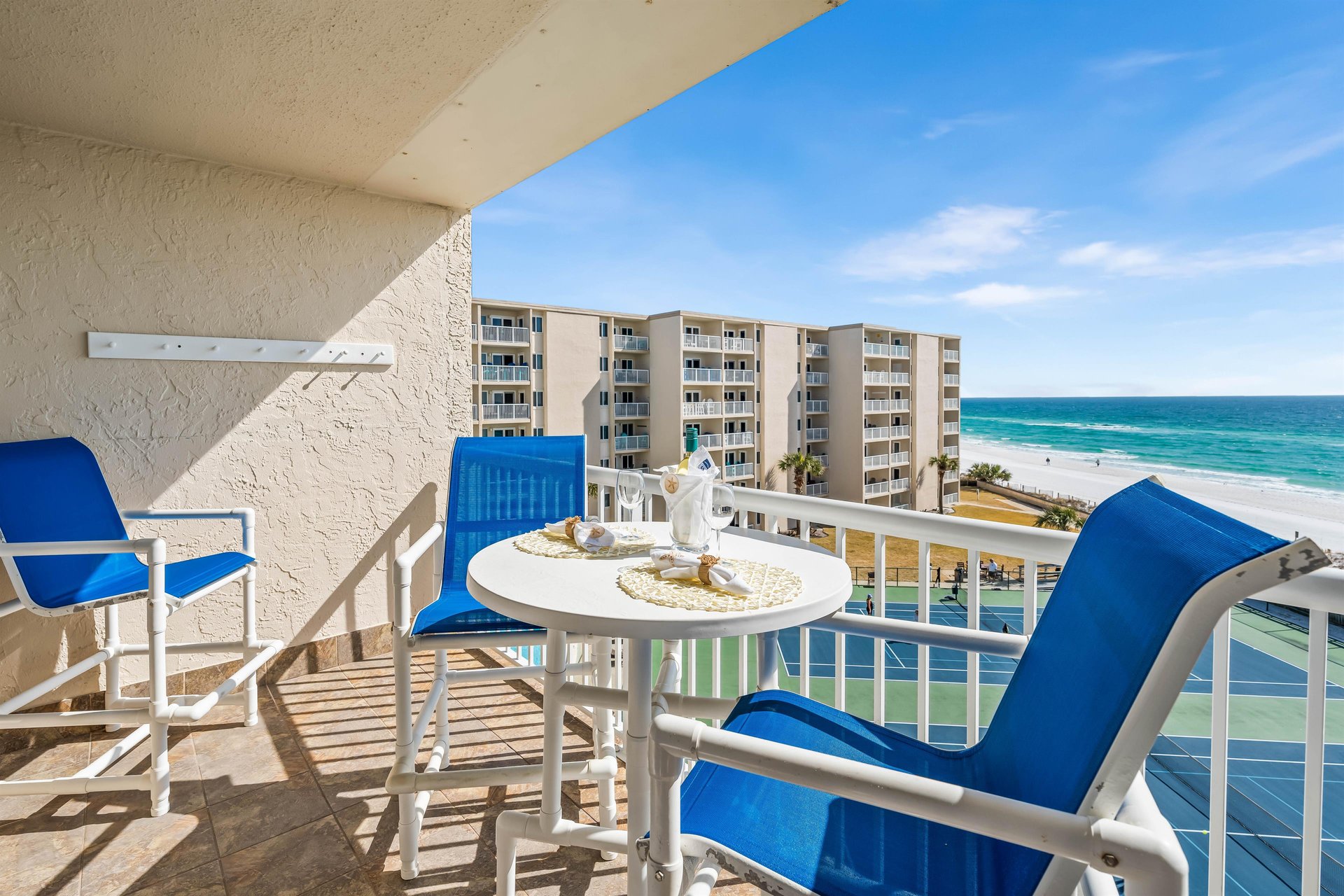 Holiday Surf and Racquet Unit 506 24