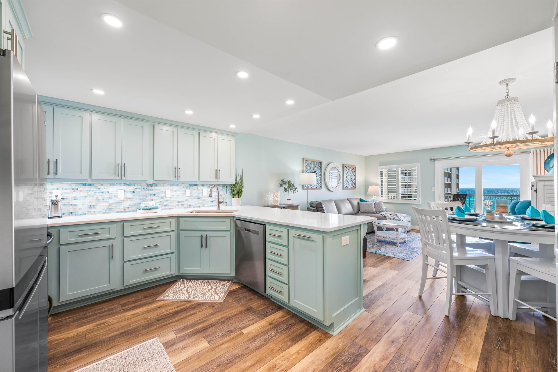 Holiday Surf and Racquet Unit 509 8