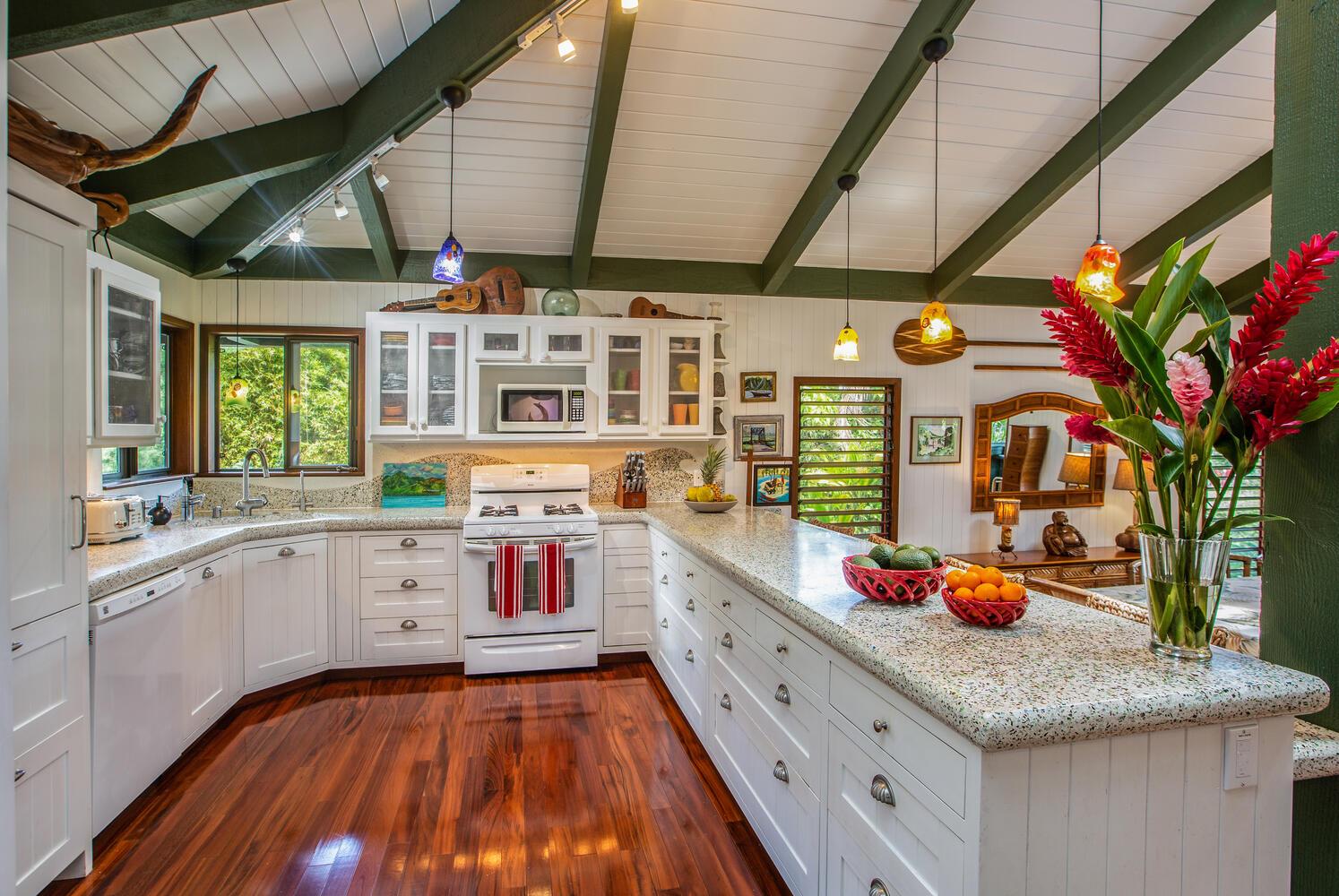 Hanalei Happy Place Main House 12