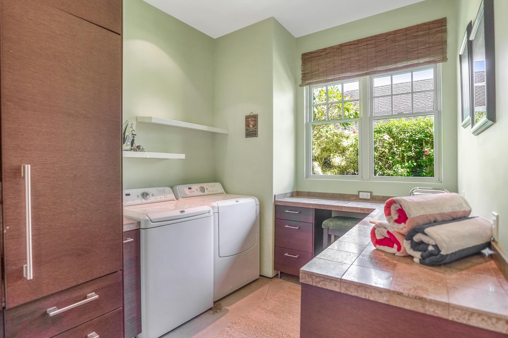 Honoiki Lane Hale 16