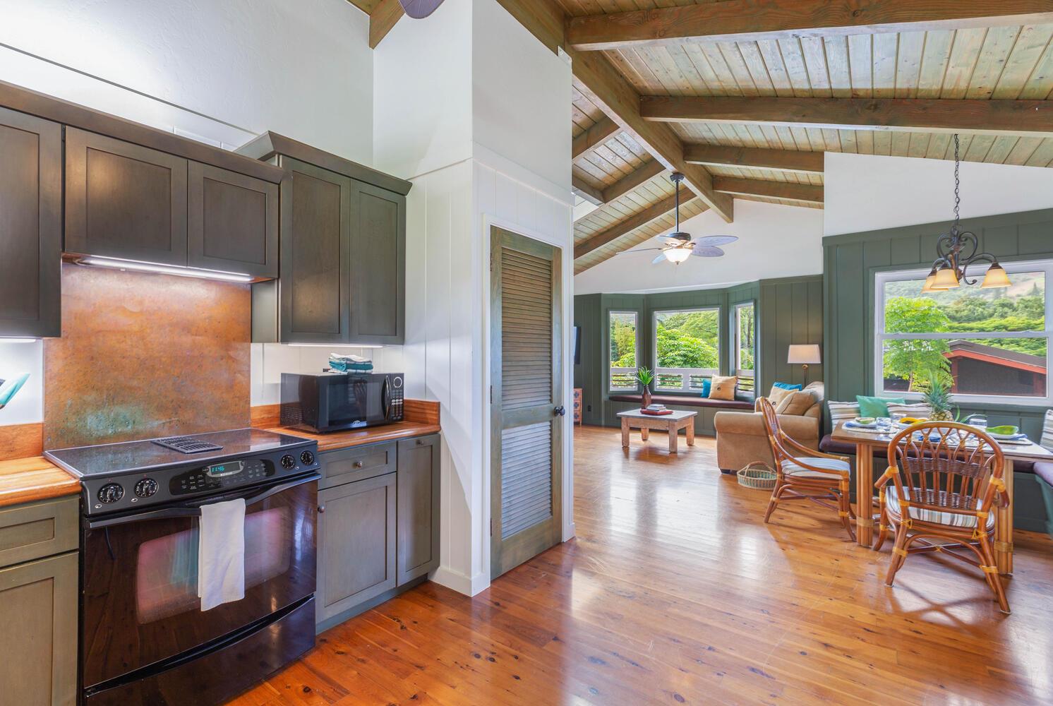 Hale Koolau Estate 30