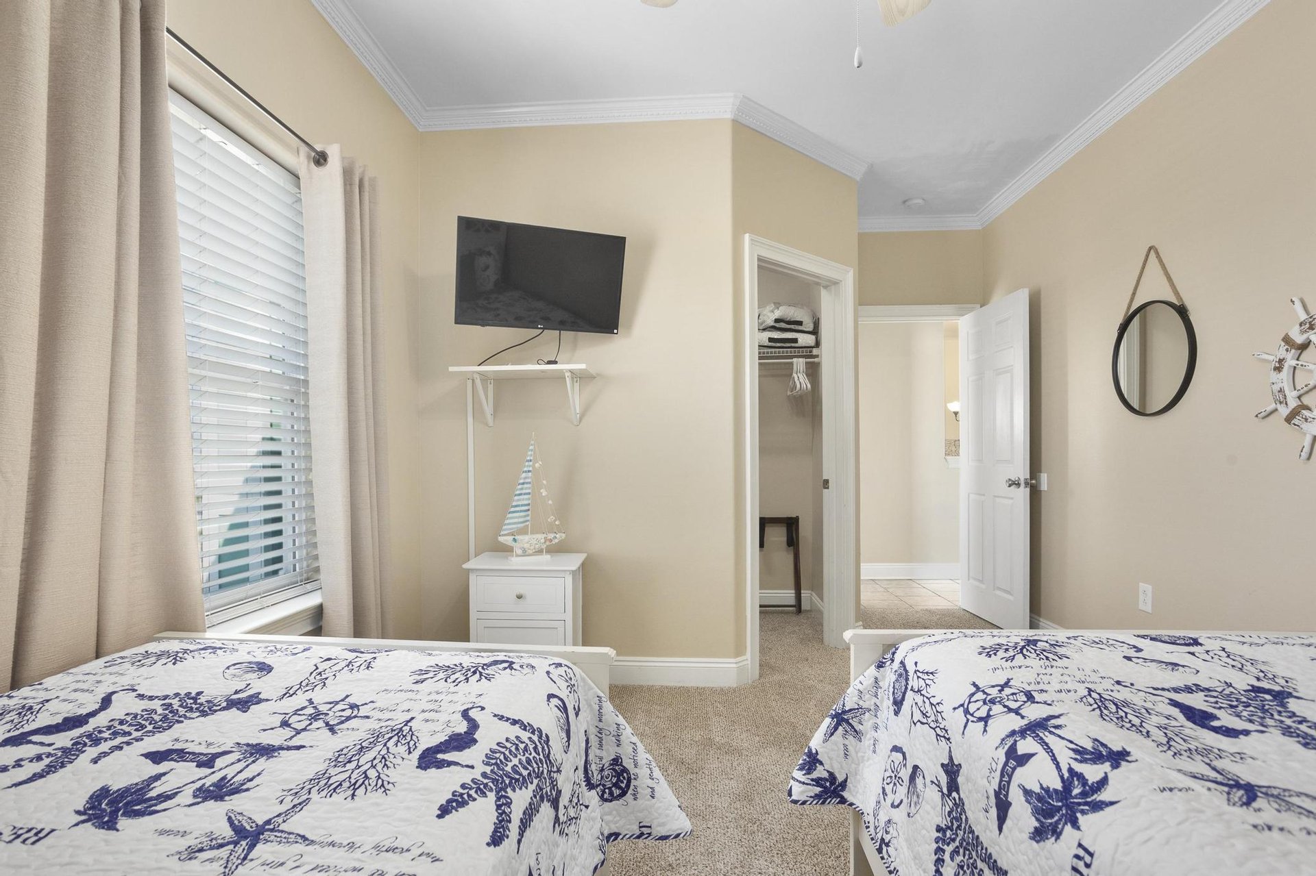 Via De Luna 1414  Beachy Keen 19