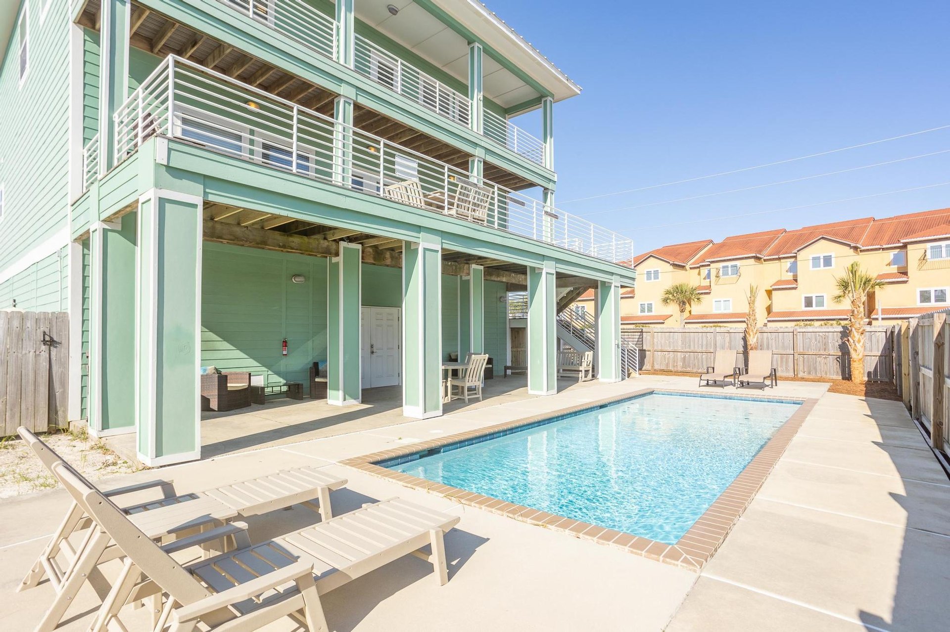 Via De Luna 1414  Beachy Keen 38