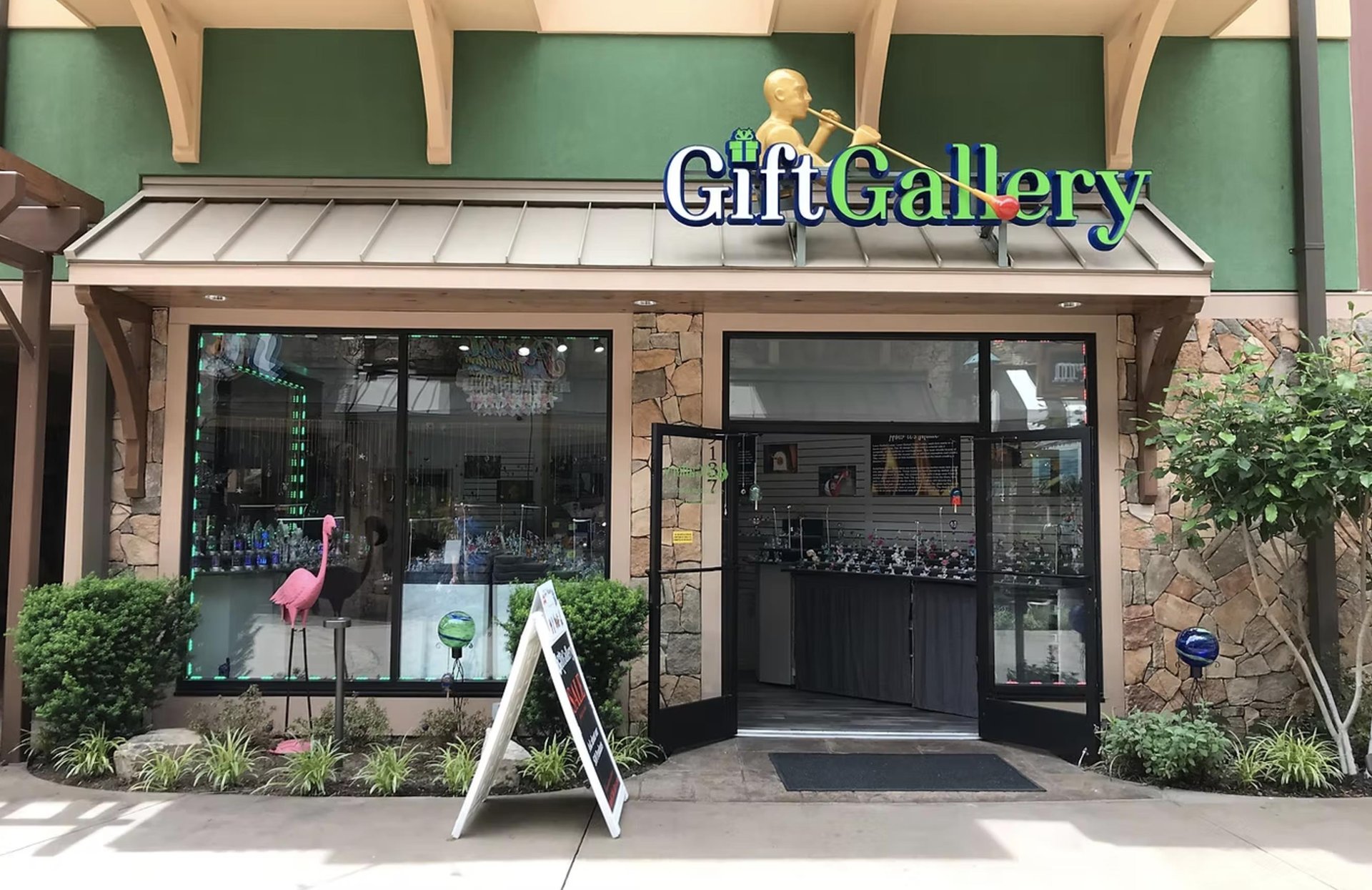 storefront of the gift gallery at the island in pigeon forge